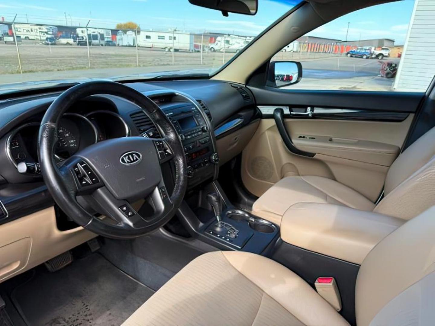 2011 Snow White Pearl /Black KIA Sorento (5XYKUDA20BG) with an 35L V-6 DOHC engine, Automatic transmission, located at 1175 N Woodruff Ave, Idaho Falls, ID, 83401, 43.506901, -111.999657 - At Timberline Auto, finding a great deal on your next vehicle is always easy! Our experienced sales staff's goal is to help find you the right vehicle at the right price! Our knowledgeable finance department has options for almost any credit score. We offer extended service contract options to prote - Photo#12