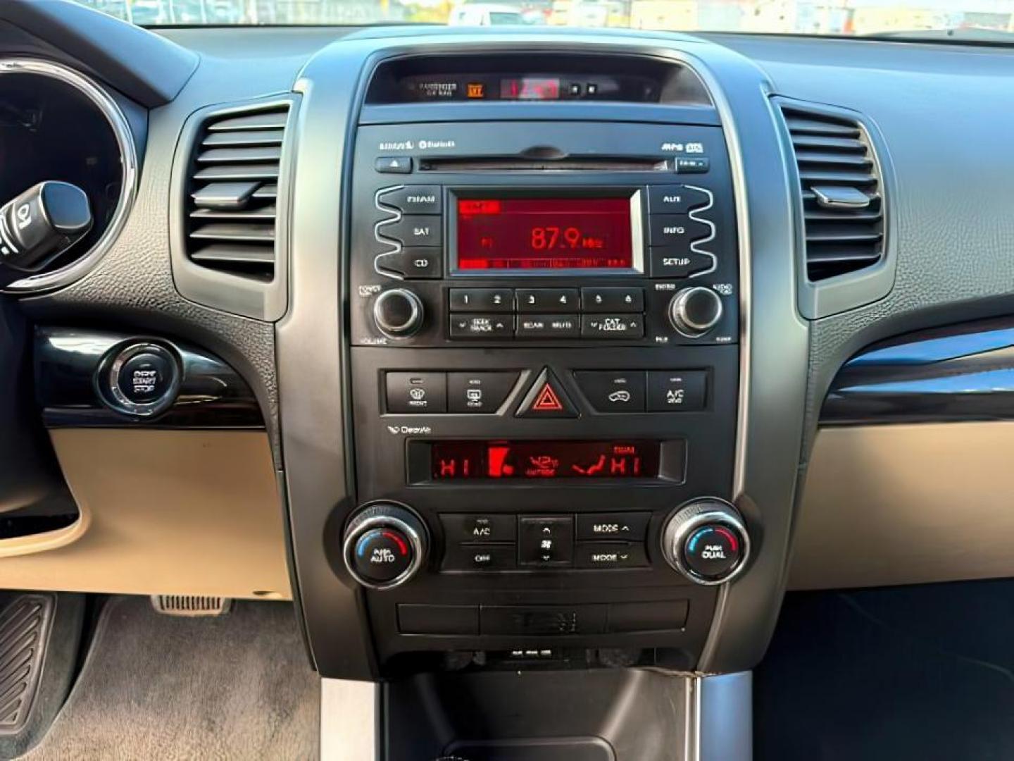 2011 Snow White Pearl /Black KIA Sorento (5XYKUDA20BG) with an 35L V-6 DOHC engine, Automatic transmission, located at 1175 N Woodruff Ave, Idaho Falls, ID, 83401, 43.506901, -111.999657 - At Timberline Auto, finding a great deal on your next vehicle is always easy! Our experienced sales staff's goal is to help find you the right vehicle at the right price! Our knowledgeable finance department has options for almost any credit score. We offer extended service contract options to prote - Photo#14