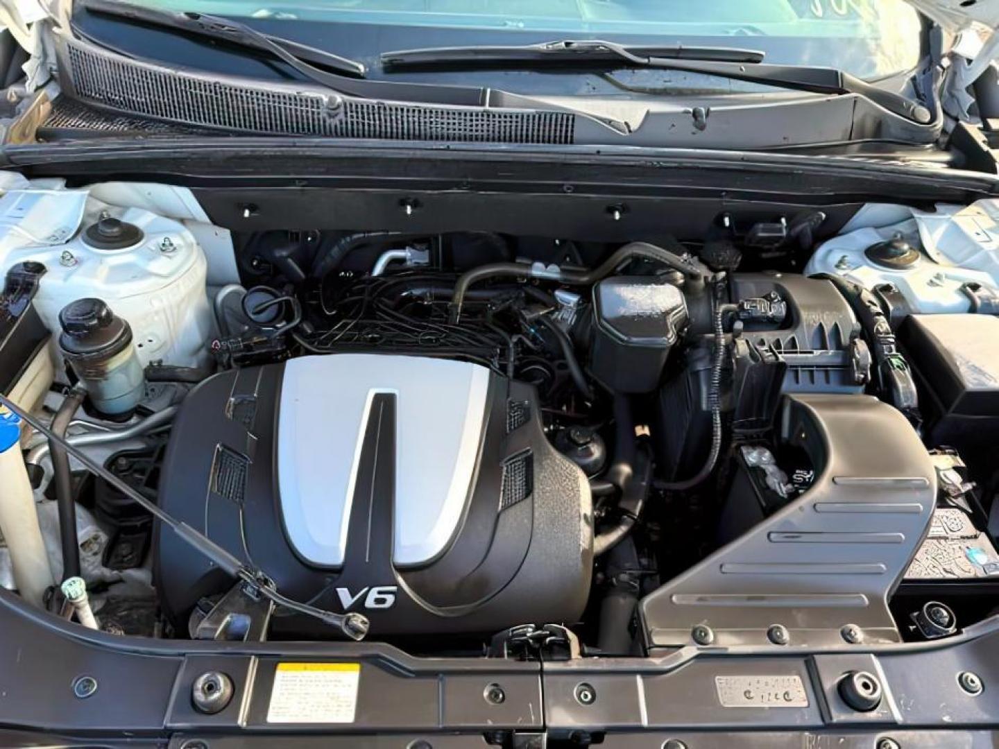 2011 Snow White Pearl /Black KIA Sorento (5XYKUDA20BG) with an 35L V-6 DOHC engine, Automatic transmission, located at 1175 N Woodruff Ave, Idaho Falls, ID, 83401, 43.506901, -111.999657 - At Timberline Auto, finding a great deal on your next vehicle is always easy! Our experienced sales staff's goal is to help find you the right vehicle at the right price! Our knowledgeable finance department has options for almost any credit score. We offer extended service contract options to prote - Photo#20