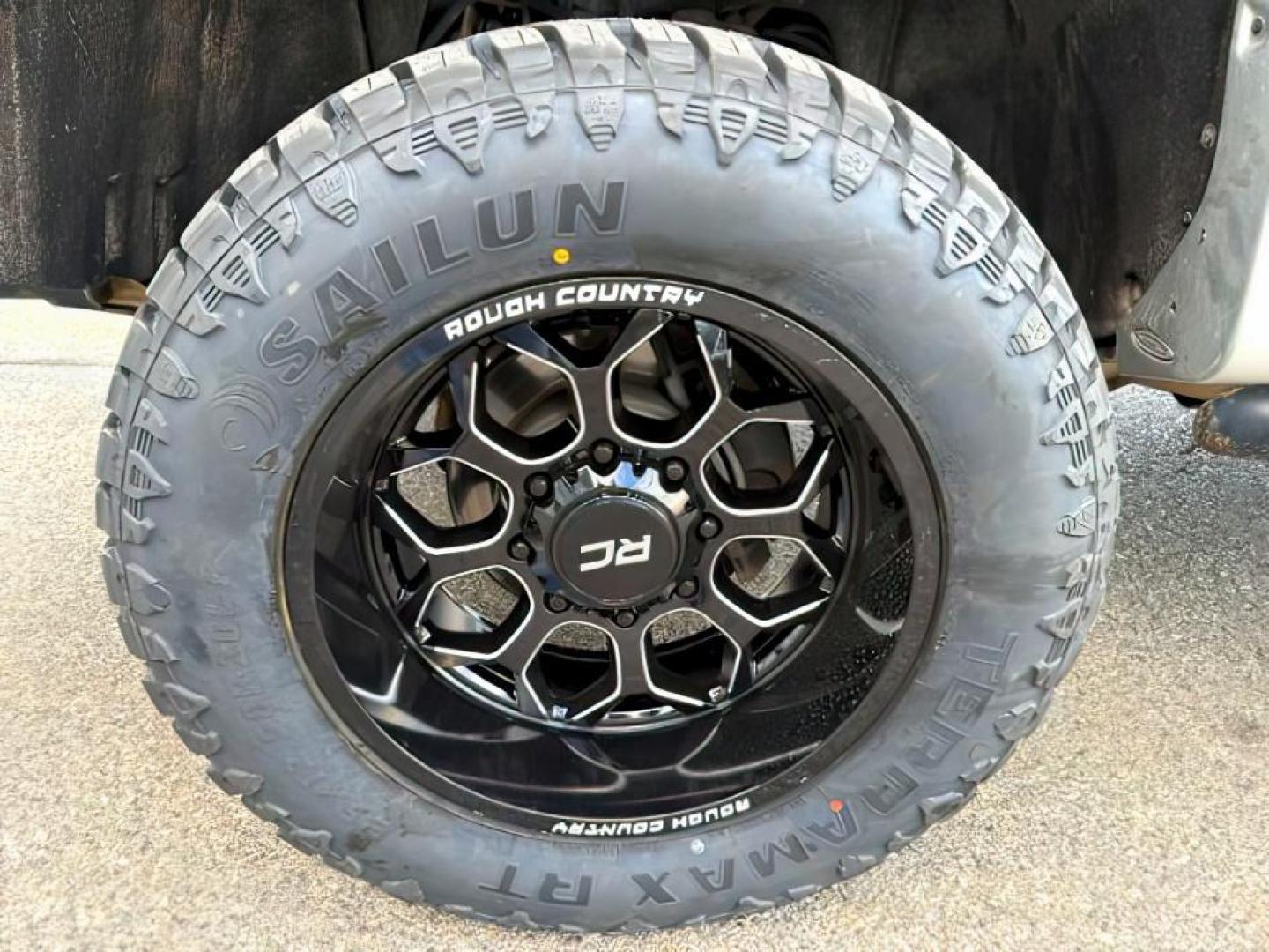 2016 Silver Ice Metallic /Jet Black Chevrolet Silverado 2500HD (1GC1KWE8XGF) with an 66L V8 16V OHV TURBO DIESEL engine, Automatic transmission, located at 1175 N Woodruff Ave, Idaho Falls, ID, 83401, 43.506901, -111.999657 - At Timberline Auto, finding a great deal on your next vehicle is always easy! Our experienced sales staff's goal is to help find you the right vehicle at the right price! Our knowledgeable finance department has options for almost any credit score. We offer extended service contract options to prote - Photo#11