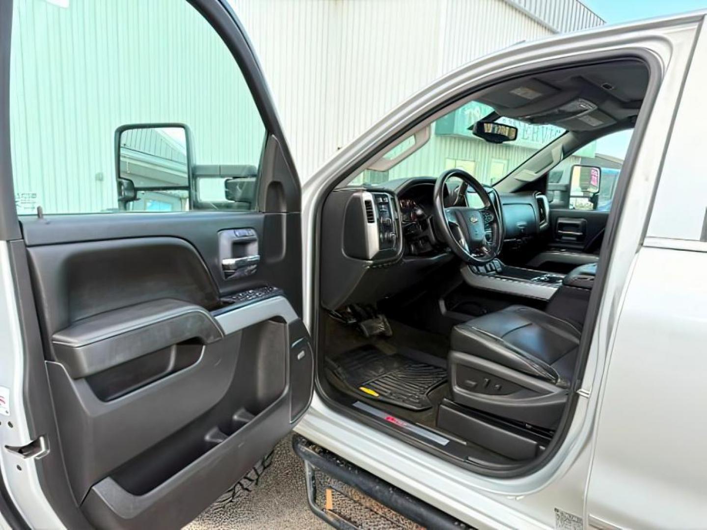 2016 Silver Ice Metallic /Jet Black Chevrolet Silverado 2500HD (1GC1KWE8XGF) with an 66L V8 16V OHV TURBO DIESEL engine, Automatic transmission, located at 1175 N Woodruff Ave, Idaho Falls, ID, 83401, 43.506901, -111.999657 - At Timberline Auto, finding a great deal on your next vehicle is always easy! Our experienced sales staff's goal is to help find you the right vehicle at the right price! Our knowledgeable finance department has options for almost any credit score. We offer extended service contract options to prote - Photo#12