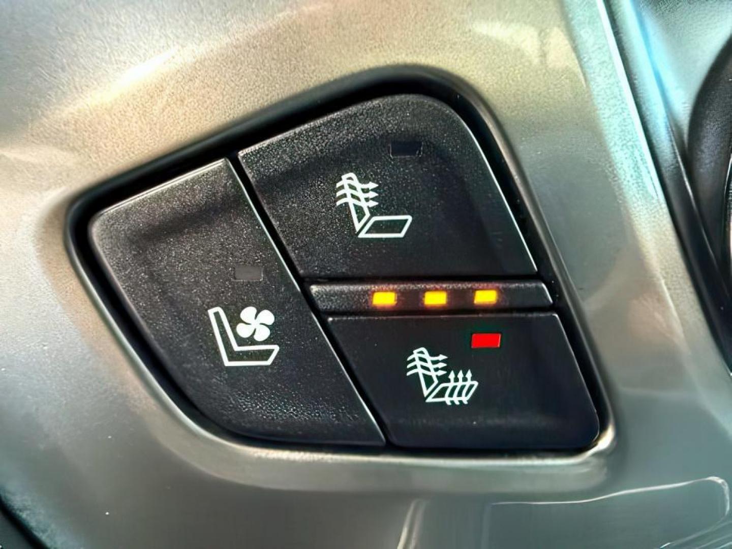 2016 Silver Ice Metallic /Jet Black Chevrolet Silverado 2500HD (1GC1KWE8XGF) with an 66L V8 16V OHV TURBO DIESEL engine, Automatic transmission, located at 1175 N Woodruff Ave, Idaho Falls, ID, 83401, 43.506901, -111.999657 - At Timberline Auto, finding a great deal on your next vehicle is always easy! Our experienced sales staff's goal is to help find you the right vehicle at the right price! Our knowledgeable finance department has options for almost any credit score. We offer extended service contract options to prote - Photo#18