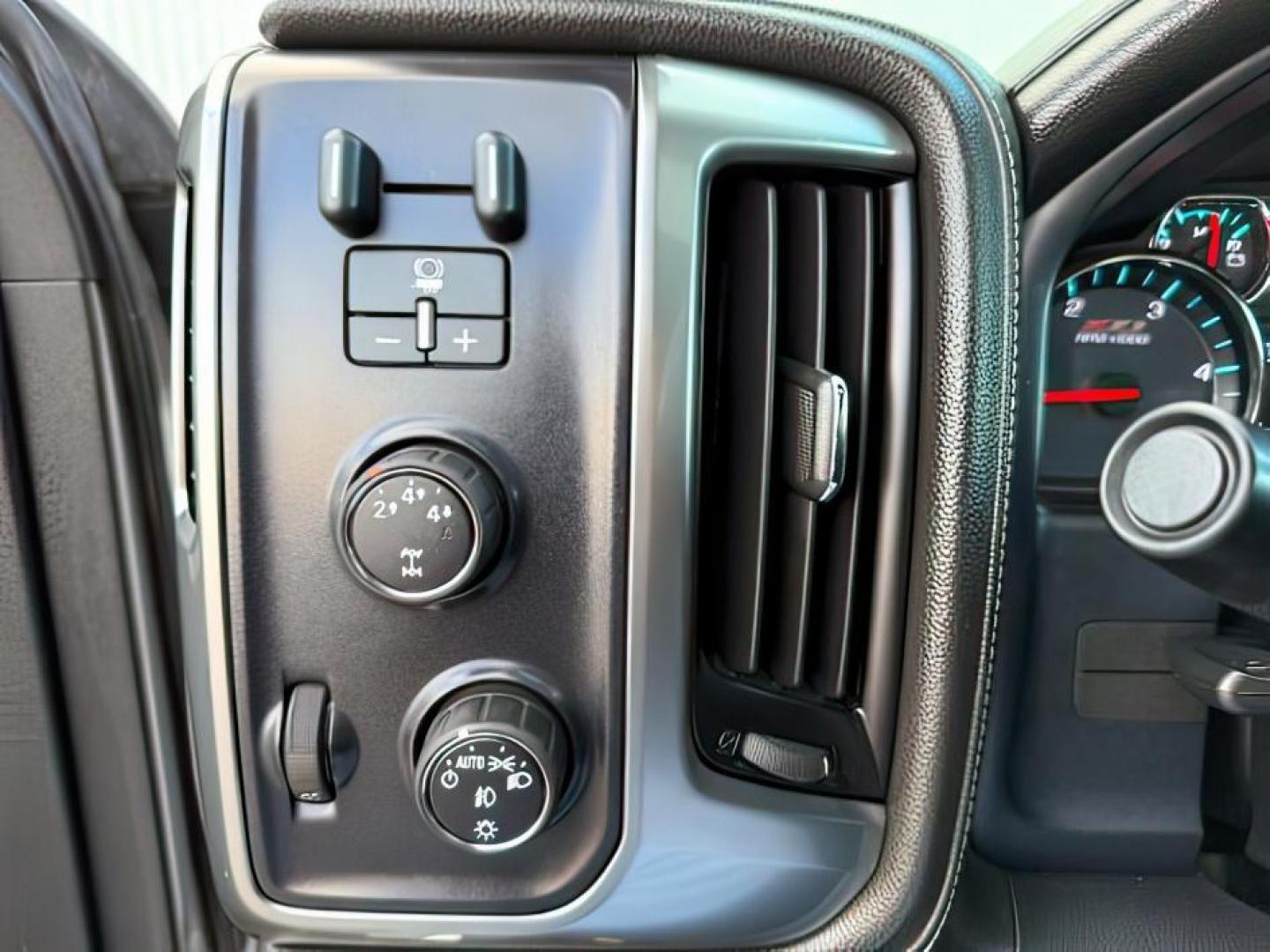 2016 Silver Ice Metallic /Jet Black Chevrolet Silverado 2500HD (1GC1KWE8XGF) with an 66L V8 16V OHV TURBO DIESEL engine, Automatic transmission, located at 1175 N Woodruff Ave, Idaho Falls, ID, 83401, 43.506901, -111.999657 - At Timberline Auto, finding a great deal on your next vehicle is always easy! Our experienced sales staff's goal is to help find you the right vehicle at the right price! Our knowledgeable finance department has options for almost any credit score. We offer extended service contract options to prote - Photo#20