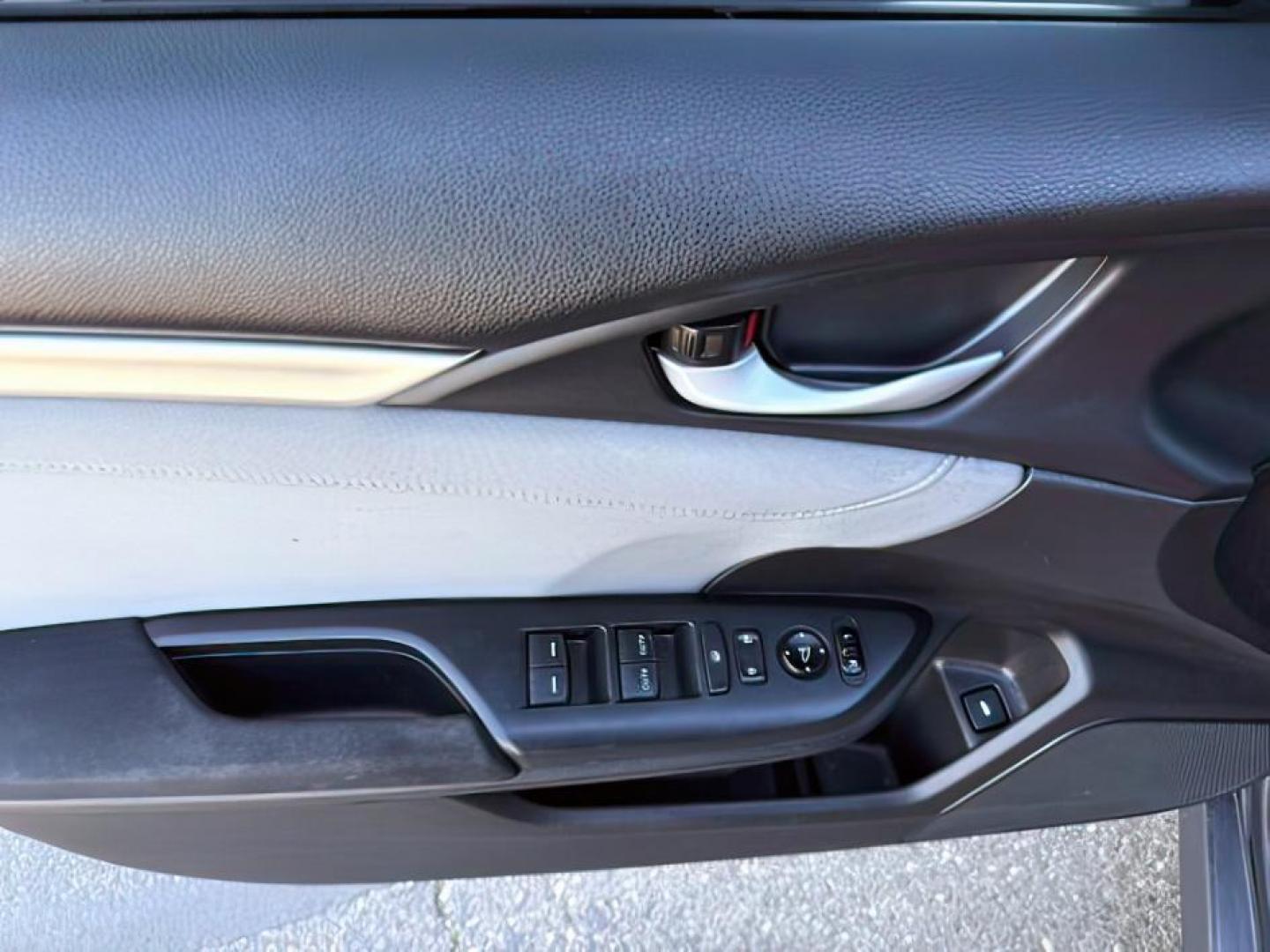 2017 GRAY /Black Honda Civic (19XFC1F35HE) with an 15L I-4 gasoline direct injection engine, Automatic transmission, located at 1175 N Woodruff Ave, Idaho Falls, ID, 83401, 43.506901, -111.999657 - At Timberline Auto, finding a great deal on your next vehicle is always easy! Our experienced sales staff's goal is to help find you the right vehicle at the right price! Our knowledgeable finance department has options for almost any credit score. We offer extended service contract options to prote - Photo#18