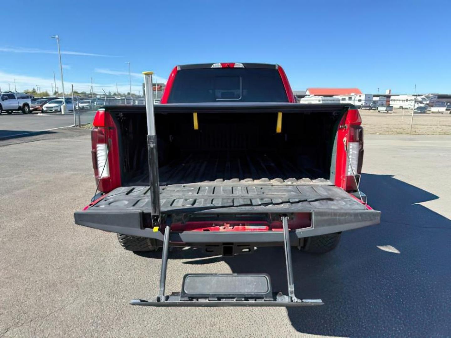 2017 RED /Black Ford F-350 (1FT8W3BT4HE) with an Powerstroke 67L V-8 diesel direct injection engine, Automatic transmission, located at 1175 N Woodruff Ave, Idaho Falls, ID, 83401, 43.506901, -111.999657 - At Timberline Auto, finding a great deal on your next vehicle is always easy! Our experienced sales staff's goal is to help find you the right vehicle at the right price! Our knowledgeable finance department has options for almost any credit score. We offer extended service contract options to prote - Photo#4