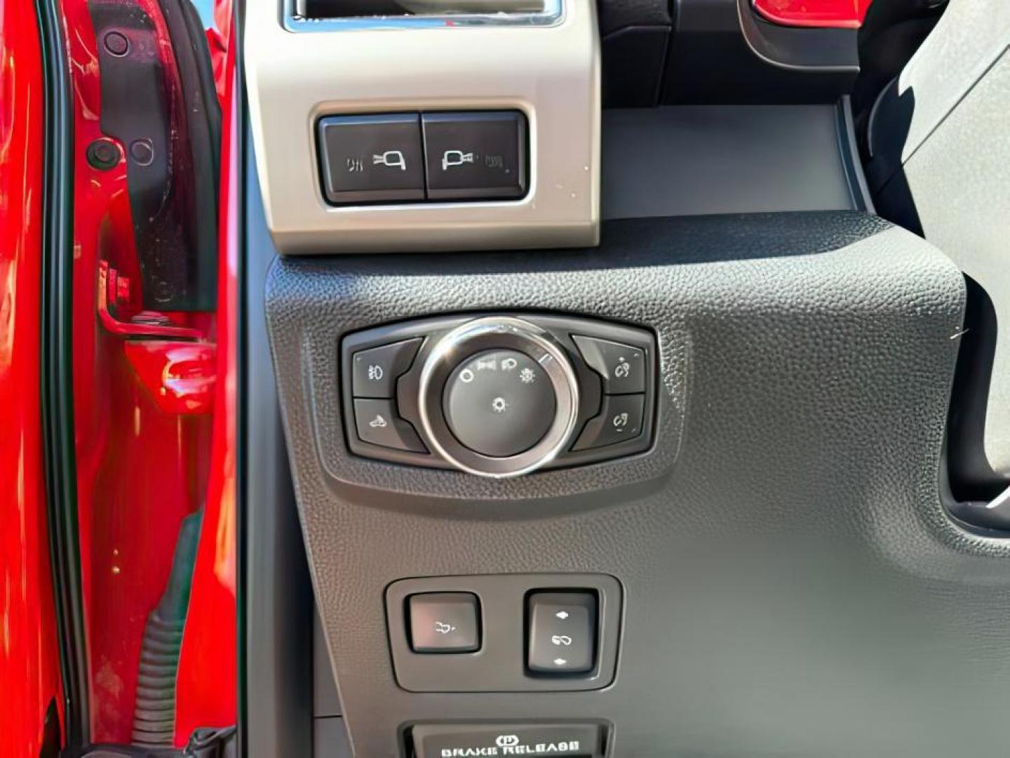 2017 RED /Black Ford F-350 (1FT8W3BT4HE) with an Powerstroke 67L V-8 diesel direct injection engine, Automatic transmission, located at 1175 N Woodruff Ave, Idaho Falls, ID, 83401, 43.506901, -111.999657 - At Timberline Auto, finding a great deal on your next vehicle is always easy! Our experienced sales staff's goal is to help find you the right vehicle at the right price! Our knowledgeable finance department has options for almost any credit score. We offer extended service contract options to prote - Photo#20