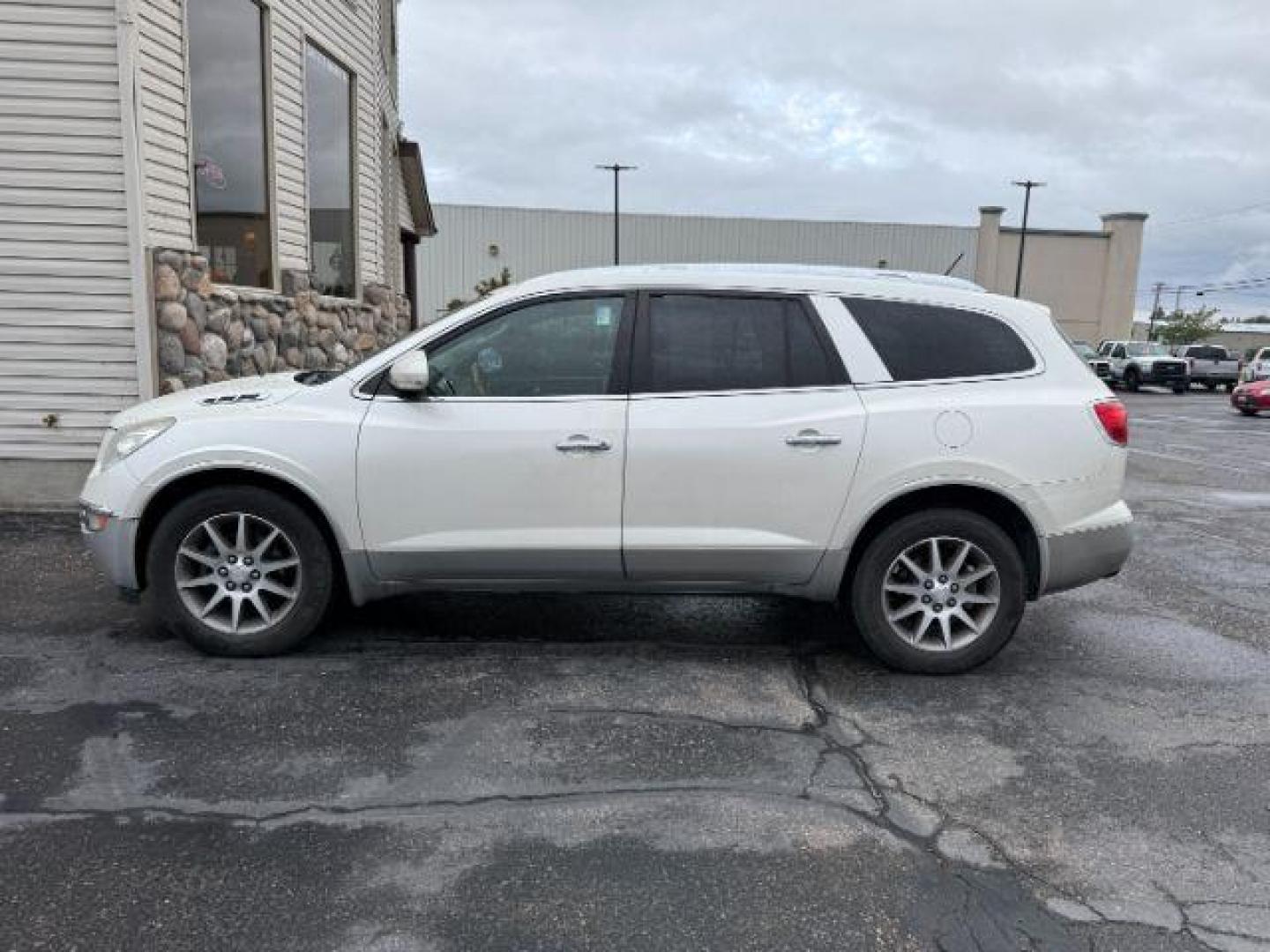 2012 White Diamond Tricoat /Ebony Buick Enclave (5GAKVCEDXCJ) with an 36L V-6 gasoline direct injection engine, Automatic transmission, located at 1175 N Woodruff Ave, Idaho Falls, ID, 83401, 43.506901, -111.999657 - At Timberline Auto, finding a great deal on your next vehicle is always easy! Our experienced sales staff's goal is to help find you the right vehicle at the right price! Our knowledgeable finance department has options for almost any credit score. We offer extended service contract options to prote - Photo#1