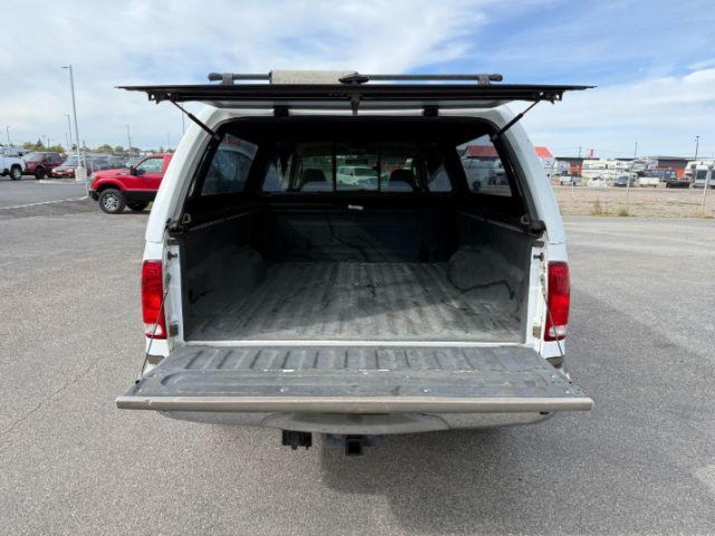 2003 Oxford White Clearcoat /Castano Brown Ford F-250 (1FTNW21P13E) with an Powerstroke 6L V-8 diesel direct injection engine, Automatic transmission, located at 1175 N Woodruff Ave, Idaho Falls, ID, 83401, 43.506901, -111.999657 - At Timberline Auto, finding a great deal on your next vehicle is always easy! Our experienced sales staff's goal is to help find you the right vehicle at the right price! Our knowledgeable finance department has options for almost any credit score. We offer extended service contract options to prote - Photo#26