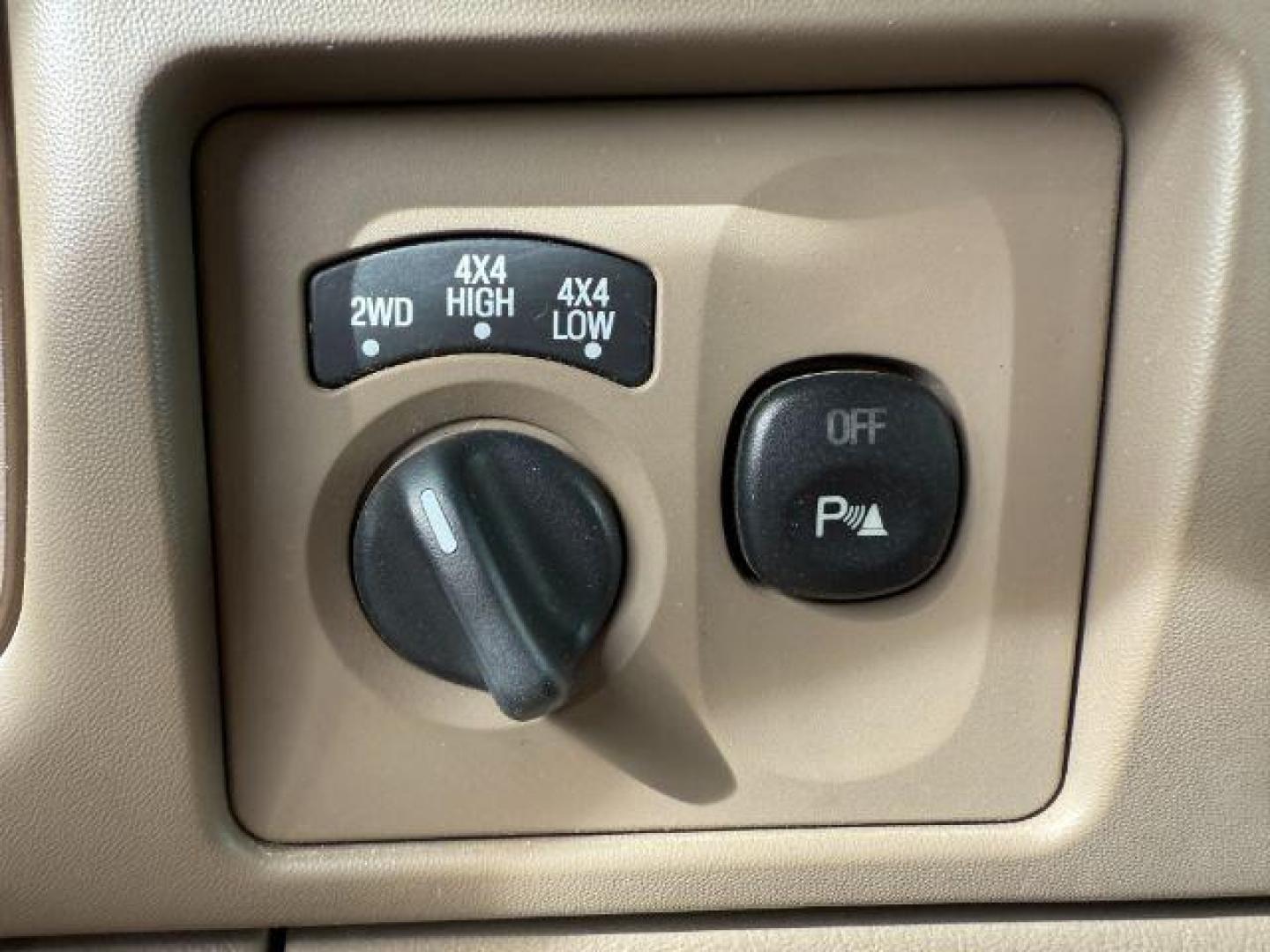 2003 Oxford White Clearcoat /Castano Brown Ford F-250 (1FTNW21P13E) with an Powerstroke 6L V-8 diesel direct injection engine, Automatic transmission, located at 1175 N Woodruff Ave, Idaho Falls, ID, 83401, 43.506901, -111.999657 - At Timberline Auto, finding a great deal on your next vehicle is always easy! Our experienced sales staff's goal is to help find you the right vehicle at the right price! Our knowledgeable finance department has options for almost any credit score. We offer extended service contract options to prote - Photo#37