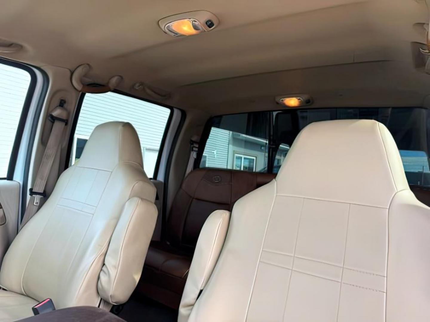 2003 Oxford White Clearcoat /Castano Brown Ford F-250 (1FTNW21P13E) with an Powerstroke 6L V-8 diesel direct injection engine, Automatic transmission, located at 1175 N Woodruff Ave, Idaho Falls, ID, 83401, 43.506901, -111.999657 - At Timberline Auto, finding a great deal on your next vehicle is always easy! Our experienced sales staff's goal is to help find you the right vehicle at the right price! Our knowledgeable finance department has options for almost any credit score. We offer extended service contract options to prote - Photo#16