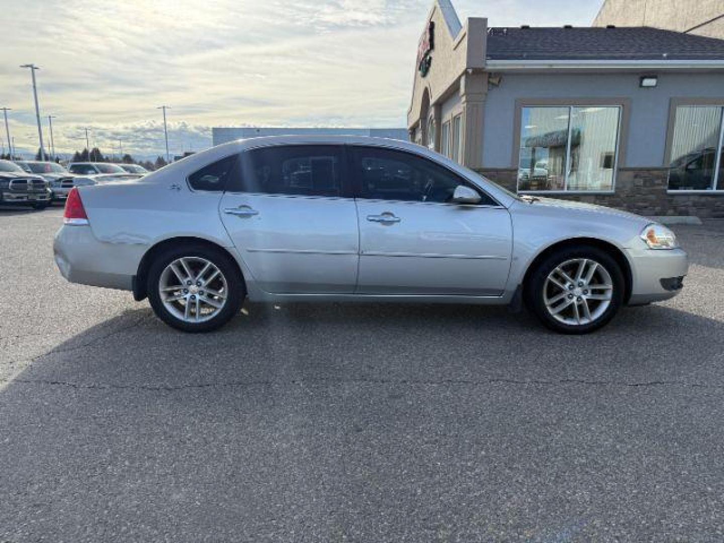 2008 SILVER /Ebony Chevrolet Impala (2G1WU583089) with an 39L V-6 variable valve control engine, Automatic transmission, located at 1175 N Woodruff Ave, Idaho Falls, ID, 83401, 43.506901, -111.999657 - At Timberline Auto, finding a great deal on your next vehicle is always easy! Our experienced sales staff's goal is to help find you the right vehicle at the right price! Our knowledgeable finance department has options for almost any credit score. We offer extended service contract options to prote - Photo#26