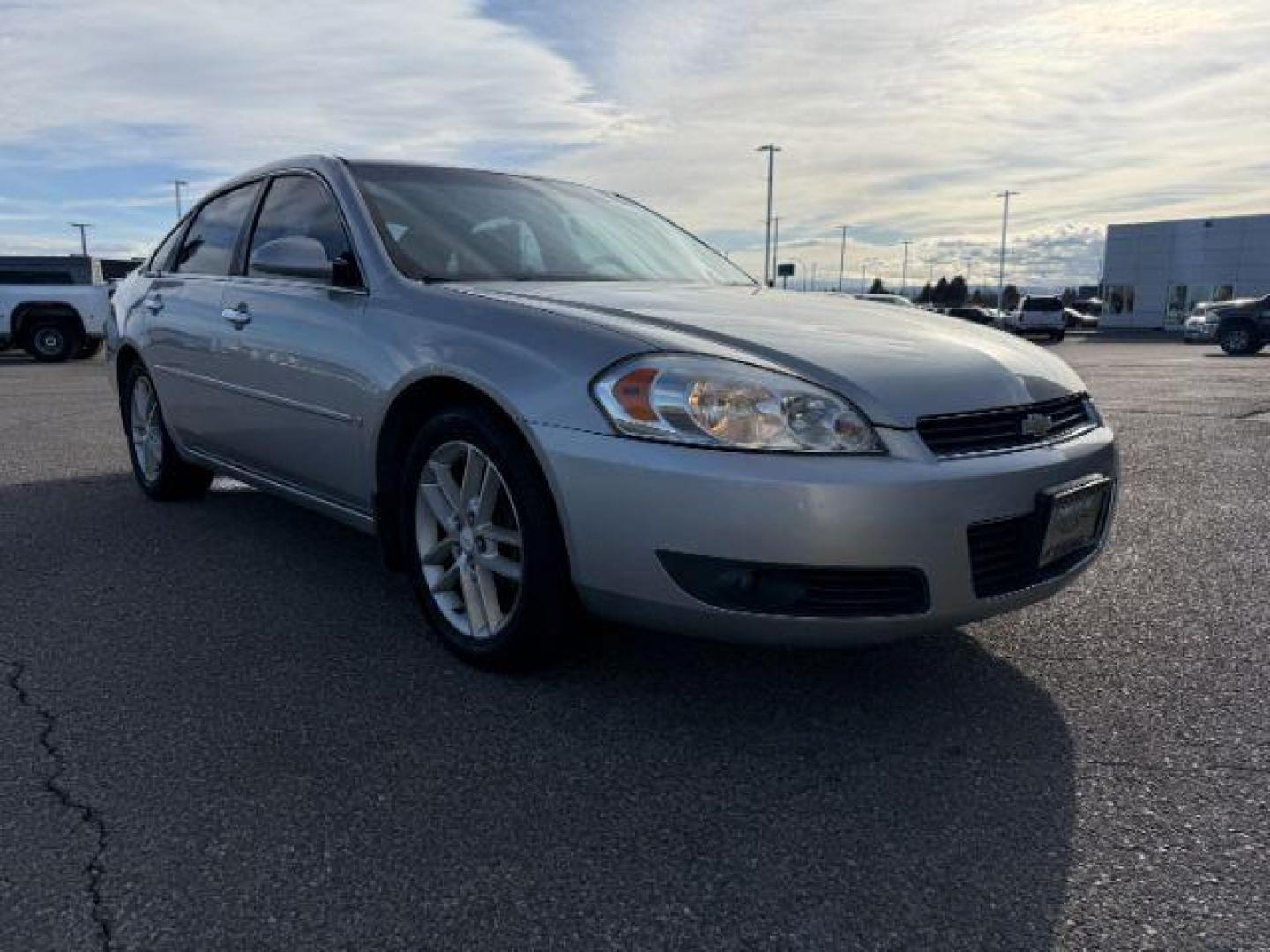 2008 SILVER /Ebony Chevrolet Impala (2G1WU583089) with an 39L V-6 variable valve control engine, Automatic transmission, located at 1175 N Woodruff Ave, Idaho Falls, ID, 83401, 43.506901, -111.999657 - At Timberline Auto, finding a great deal on your next vehicle is always easy! Our experienced sales staff's goal is to help find you the right vehicle at the right price! Our knowledgeable finance department has options for almost any credit score. We offer extended service contract options to prote - Photo#27