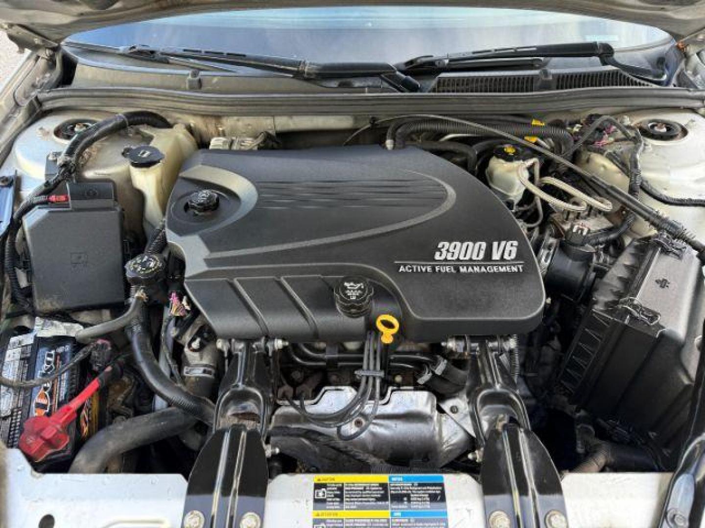 2008 SILVER /Ebony Chevrolet Impala (2G1WU583089) with an 39L V-6 variable valve control engine, Automatic transmission, located at 1175 N Woodruff Ave, Idaho Falls, ID, 83401, 43.506901, -111.999657 - At Timberline Auto, finding a great deal on your next vehicle is always easy! Our experienced sales staff's goal is to help find you the right vehicle at the right price! Our knowledgeable finance department has options for almost any credit score. We offer extended service contract options to prote - Photo#41