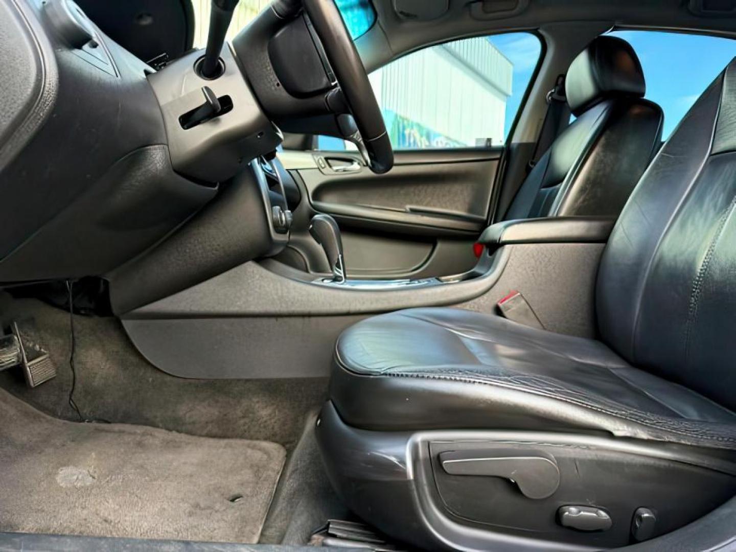 2008 SILVER /Ebony Chevrolet Impala (2G1WU583089) with an 39L V-6 variable valve control engine, Automatic transmission, located at 1175 N Woodruff Ave, Idaho Falls, ID, 83401, 43.506901, -111.999657 - At Timberline Auto, finding a great deal on your next vehicle is always easy! Our experienced sales staff's goal is to help find you the right vehicle at the right price! Our knowledgeable finance department has options for almost any credit score. We offer extended service contract options to prote - Photo#10