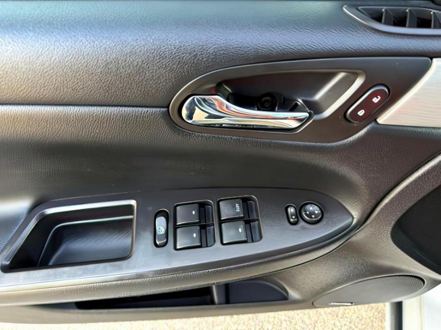 2008 SILVER /Ebony Chevrolet Impala (2G1WU583089) with an 39L V-6 variable valve control engine, Automatic transmission, located at 1175 N Woodruff Ave, Idaho Falls, ID, 83401, 43.506901, -111.999657 - At Timberline Auto, finding a great deal on your next vehicle is always easy! Our experienced sales staff's goal is to help find you the right vehicle at the right price! Our knowledgeable finance department has options for almost any credit score. We offer extended service contract options to prote - Photo#17