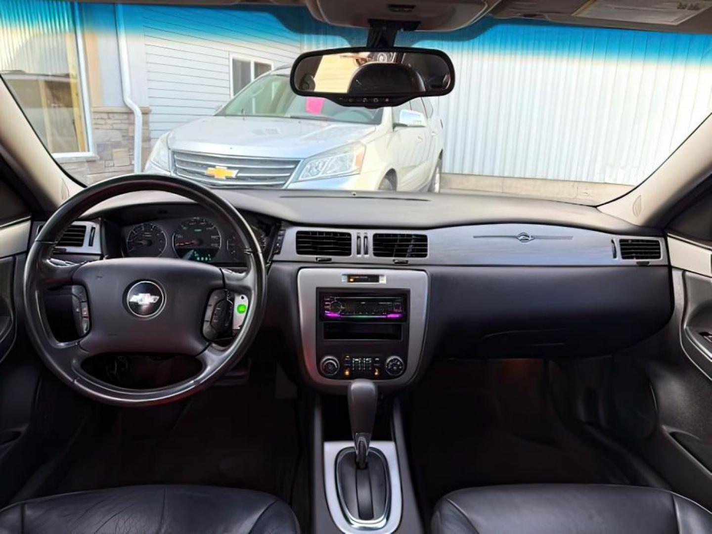 2008 SILVER /Ebony Chevrolet Impala (2G1WU583089) with an 39L V-6 variable valve control engine, Automatic transmission, located at 1175 N Woodruff Ave, Idaho Falls, ID, 83401, 43.506901, -111.999657 - At Timberline Auto, finding a great deal on your next vehicle is always easy! Our experienced sales staff's goal is to help find you the right vehicle at the right price! Our knowledgeable finance department has options for almost any credit score. We offer extended service contract options to prote - Photo#18