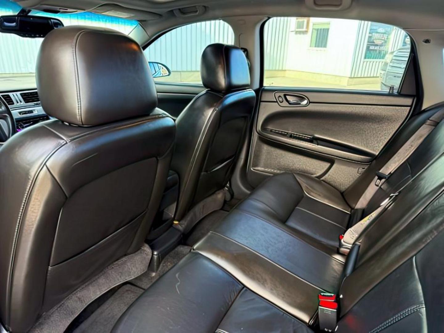 2008 SILVER /Ebony Chevrolet Impala (2G1WU583089) with an 39L V-6 variable valve control engine, Automatic transmission, located at 1175 N Woodruff Ave, Idaho Falls, ID, 83401, 43.506901, -111.999657 - At Timberline Auto, finding a great deal on your next vehicle is always easy! Our experienced sales staff's goal is to help find you the right vehicle at the right price! Our knowledgeable finance department has options for almost any credit score. We offer extended service contract options to prote - Photo#19