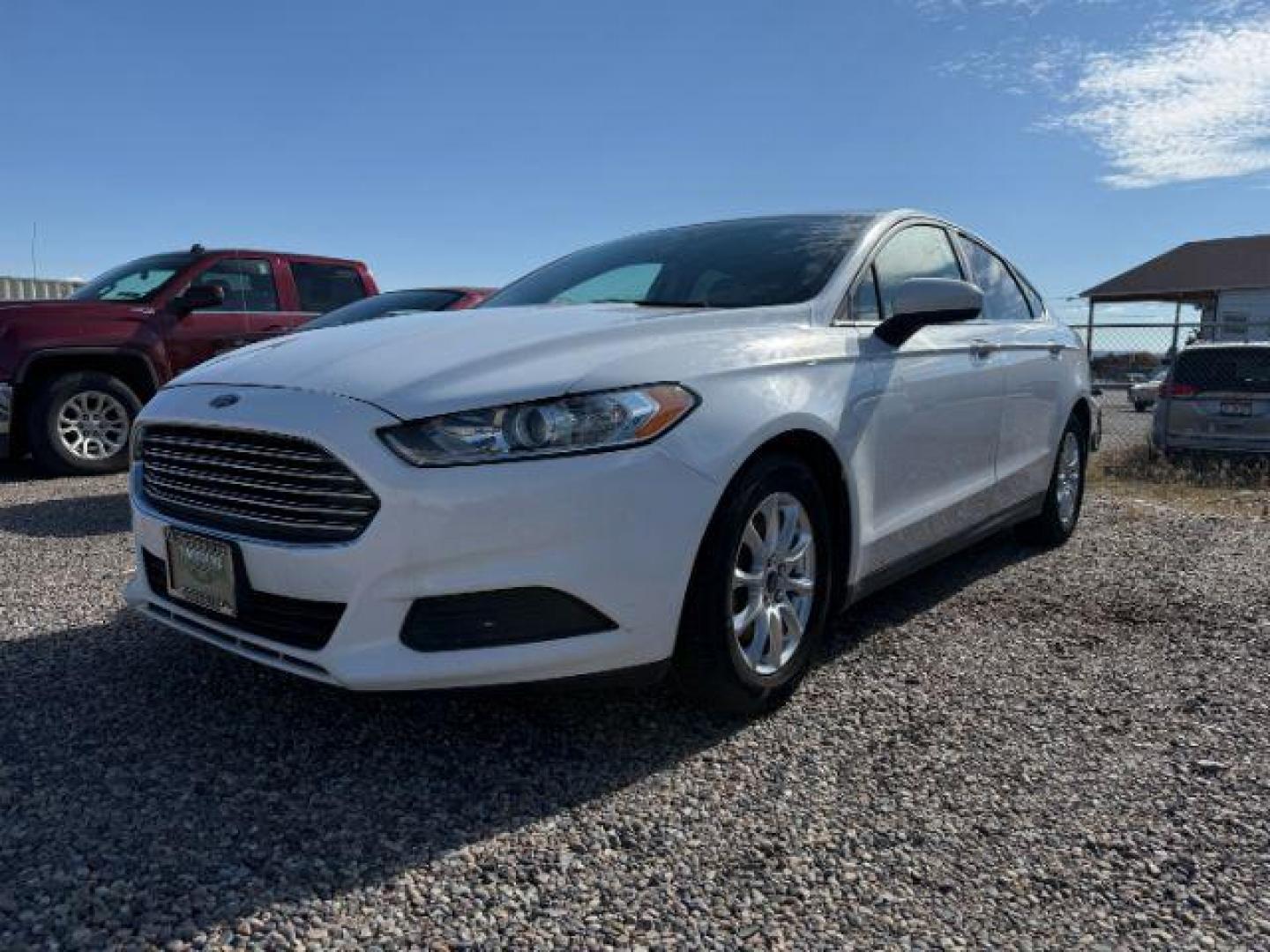 2016 Oxford White /Earth Gray Ford Fusion (3FA6P0G76GR) with an Duratec 25L I-4 DOHC engine, Automatic transmission, located at 1175 N Woodruff Ave, Idaho Falls, ID, 83401, 43.506901, -111.999657 - At Timberline Auto, finding a great deal on your next vehicle is always easy! Our experienced sales staff's goal is to help find you the right vehicle at the right price! Our knowledgeable finance department has options for almost any credit score. We offer extended service contract options to prote - Photo#1