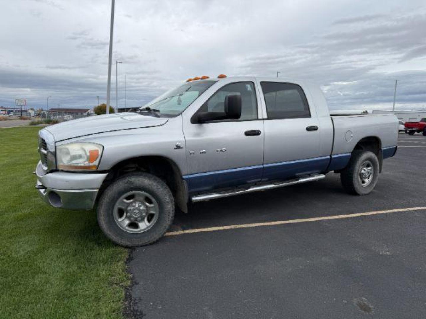 2006 SILVER /CLOTH Dodge Ram 3500 (3D7LX39C76G) with an 59L engine, Manual transmission, located at 1175 N Woodruff Ave, Idaho Falls, ID, 83401, 43.506901, -111.999657 - At Timberline Auto, finding a great deal on your next vehicle is always easy! Our experienced sales staff's goal is to help find you the right vehicle at the right price! Our knowledgeable finance department has options for almost any credit score. We offer extended service contract options to prote - Photo#1