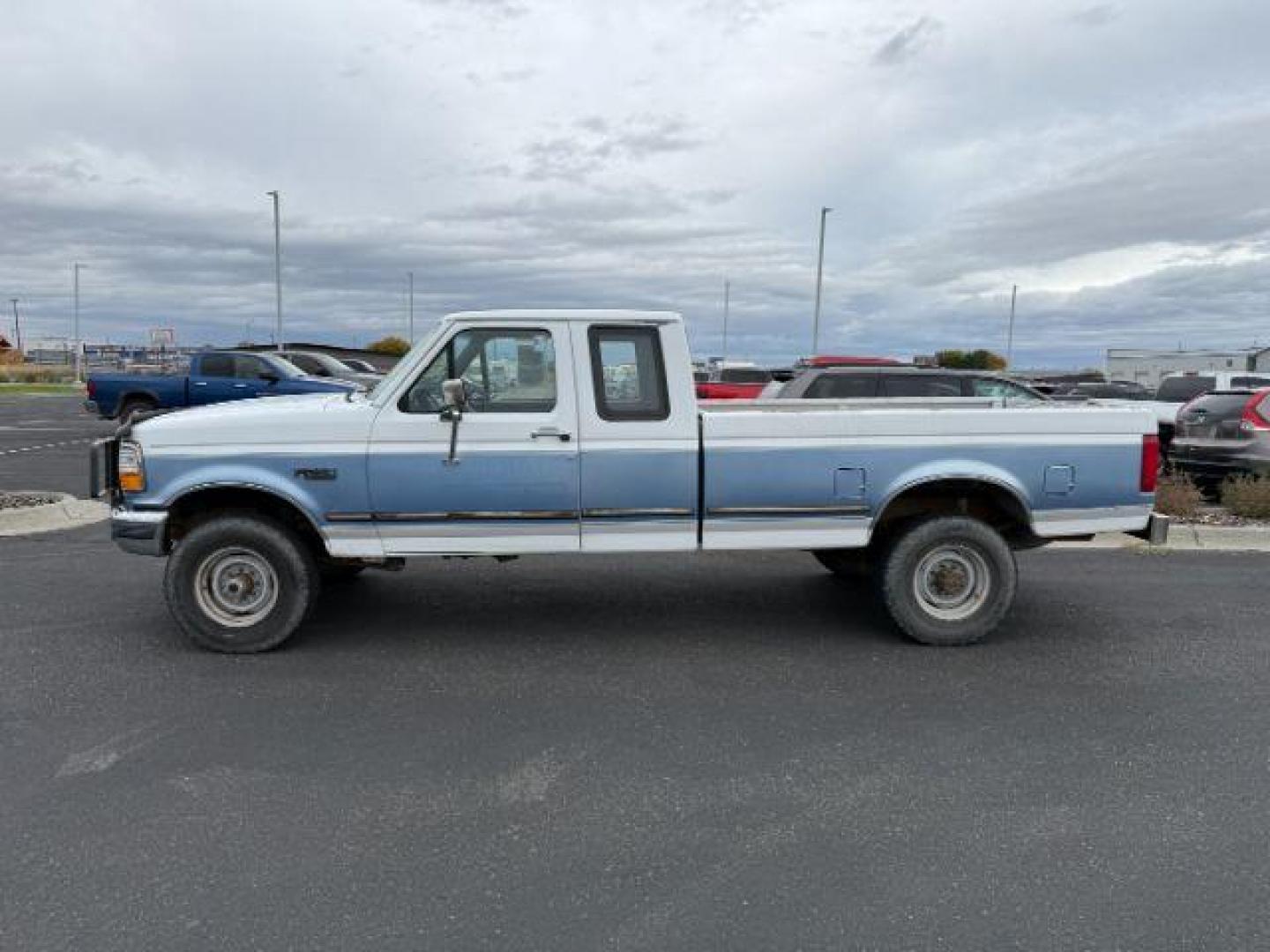 1996 WHITE/BLUE /CLOTH Ford F-250 (1FTHX26G6TE) with an 75L engine, Manual transmission, located at 1175 N Woodruff Ave, Idaho Falls, ID, 83401, 43.506901, -111.999657 - At Timberline Auto, finding a great deal on your next vehicle is always easy! Our experienced sales staff's goal is to help find you the right vehicle at the right price! Our knowledgeable finance department has options for almost any credit score. We offer extended service contract options to prote - Photo#1
