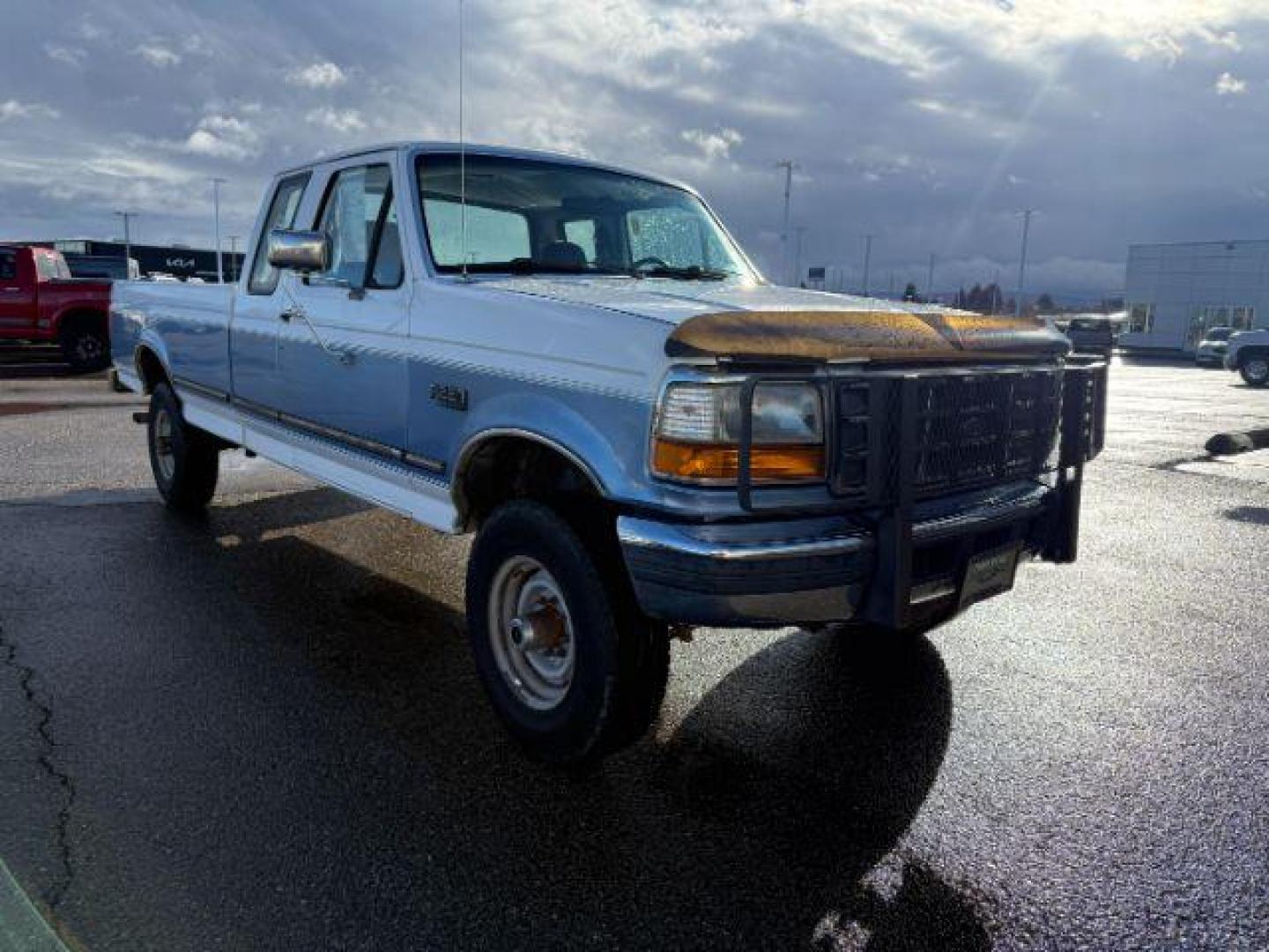 1996 WHITE/BLUE /CLOTH Ford F-250 (1FTHX26G6TE) with an 75L engine, Manual transmission, located at 1175 N Woodruff Ave, Idaho Falls, ID, 83401, 43.506901, -111.999657 - At Timberline Auto, finding a great deal on your next vehicle is always easy! Our experienced sales staff's goal is to help find you the right vehicle at the right price! Our knowledgeable finance department has options for almost any credit score. We offer extended service contract options to prote - Photo#25