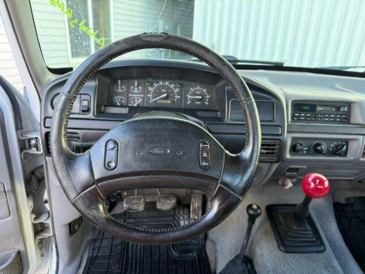 1996 WHITE/BLUE /CLOTH Ford F-250 (1FTHX26G6TE) with an 75L engine, Manual transmission, located at 1175 N Woodruff Ave, Idaho Falls, ID, 83401, 43.506901, -111.999657 - At Timberline Auto, finding a great deal on your next vehicle is always easy! Our experienced sales staff's goal is to help find you the right vehicle at the right price! Our knowledgeable finance department has options for almost any credit score. We offer extended service contract options to prote - Photo#31