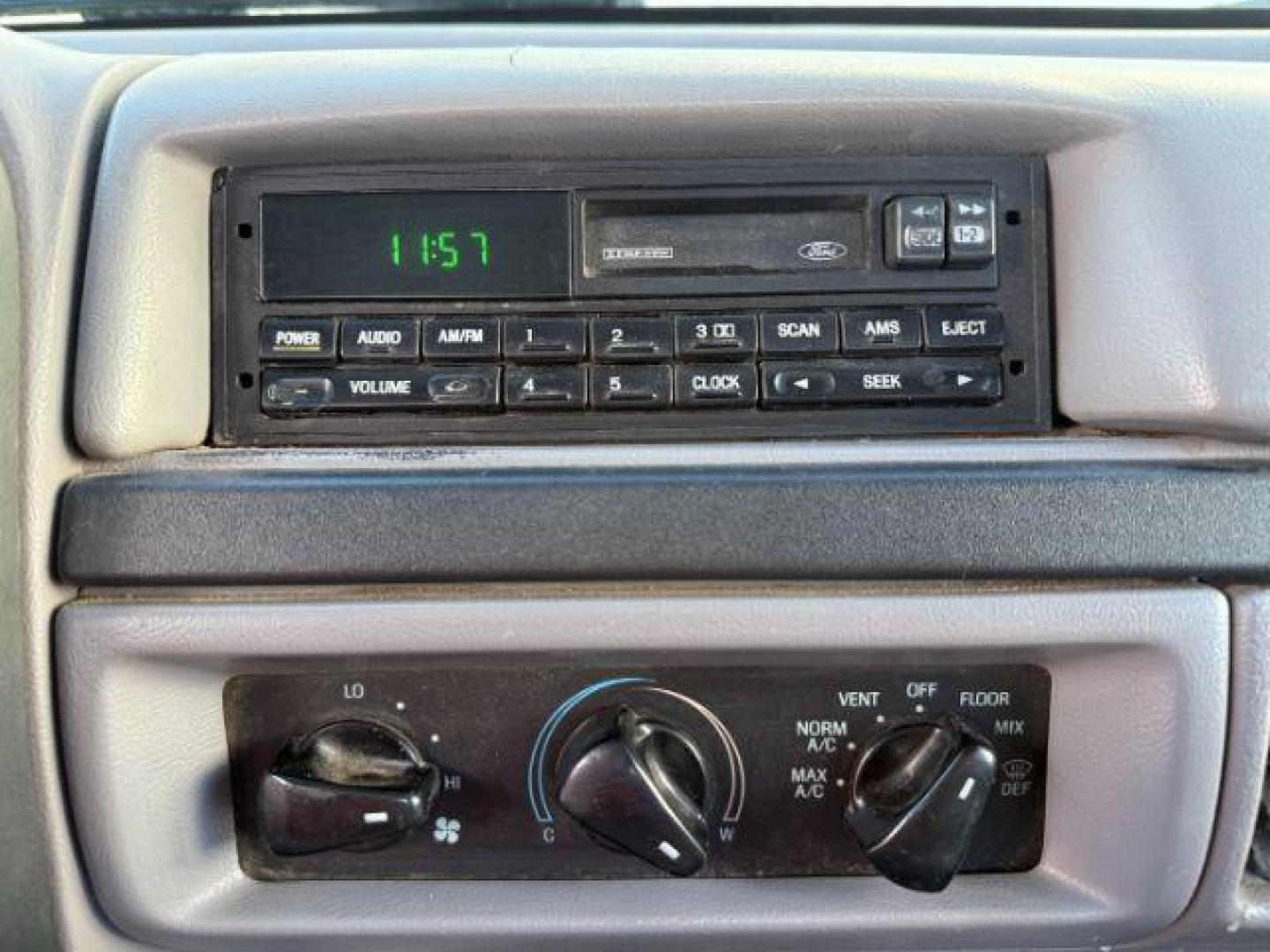 1996 WHITE/BLUE /CLOTH Ford F-250 (1FTHX26G6TE) with an 75L engine, Manual transmission, located at 1175 N Woodruff Ave, Idaho Falls, ID, 83401, 43.506901, -111.999657 - At Timberline Auto, finding a great deal on your next vehicle is always easy! Our experienced sales staff's goal is to help find you the right vehicle at the right price! Our knowledgeable finance department has options for almost any credit score. We offer extended service contract options to prote - Photo#32