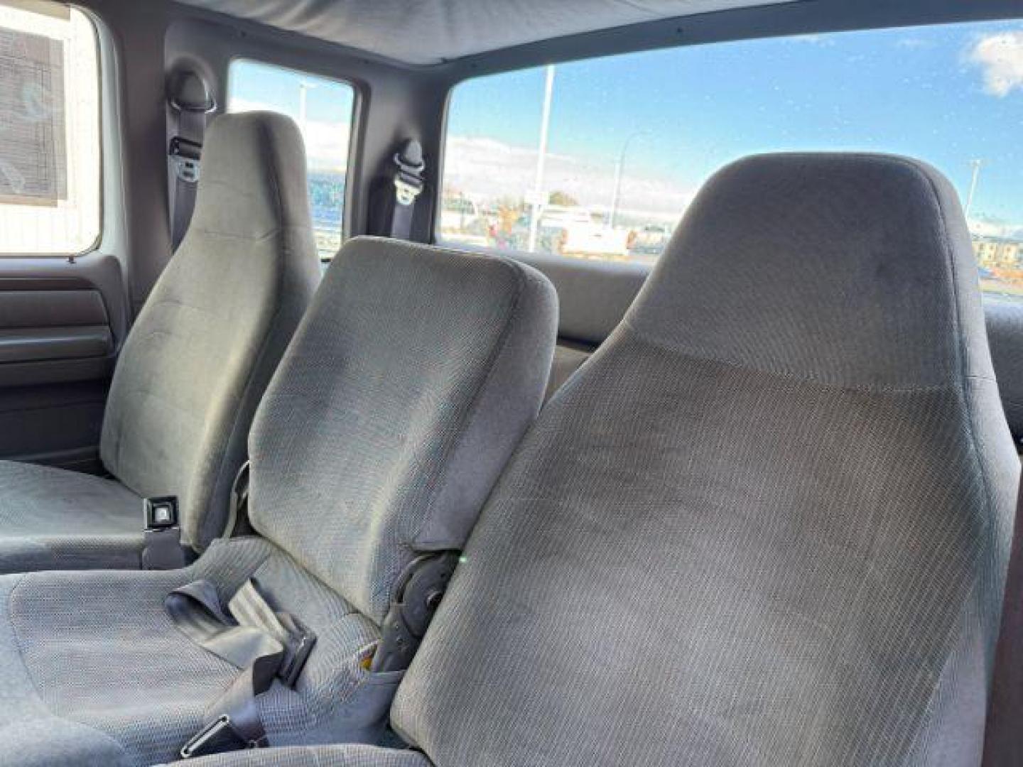 1996 WHITE/BLUE /CLOTH Ford F-250 (1FTHX26G6TE) with an 75L engine, Manual transmission, located at 1175 N Woodruff Ave, Idaho Falls, ID, 83401, 43.506901, -111.999657 - At Timberline Auto, finding a great deal on your next vehicle is always easy! Our experienced sales staff's goal is to help find you the right vehicle at the right price! Our knowledgeable finance department has options for almost any credit score. We offer extended service contract options to prote - Photo#34