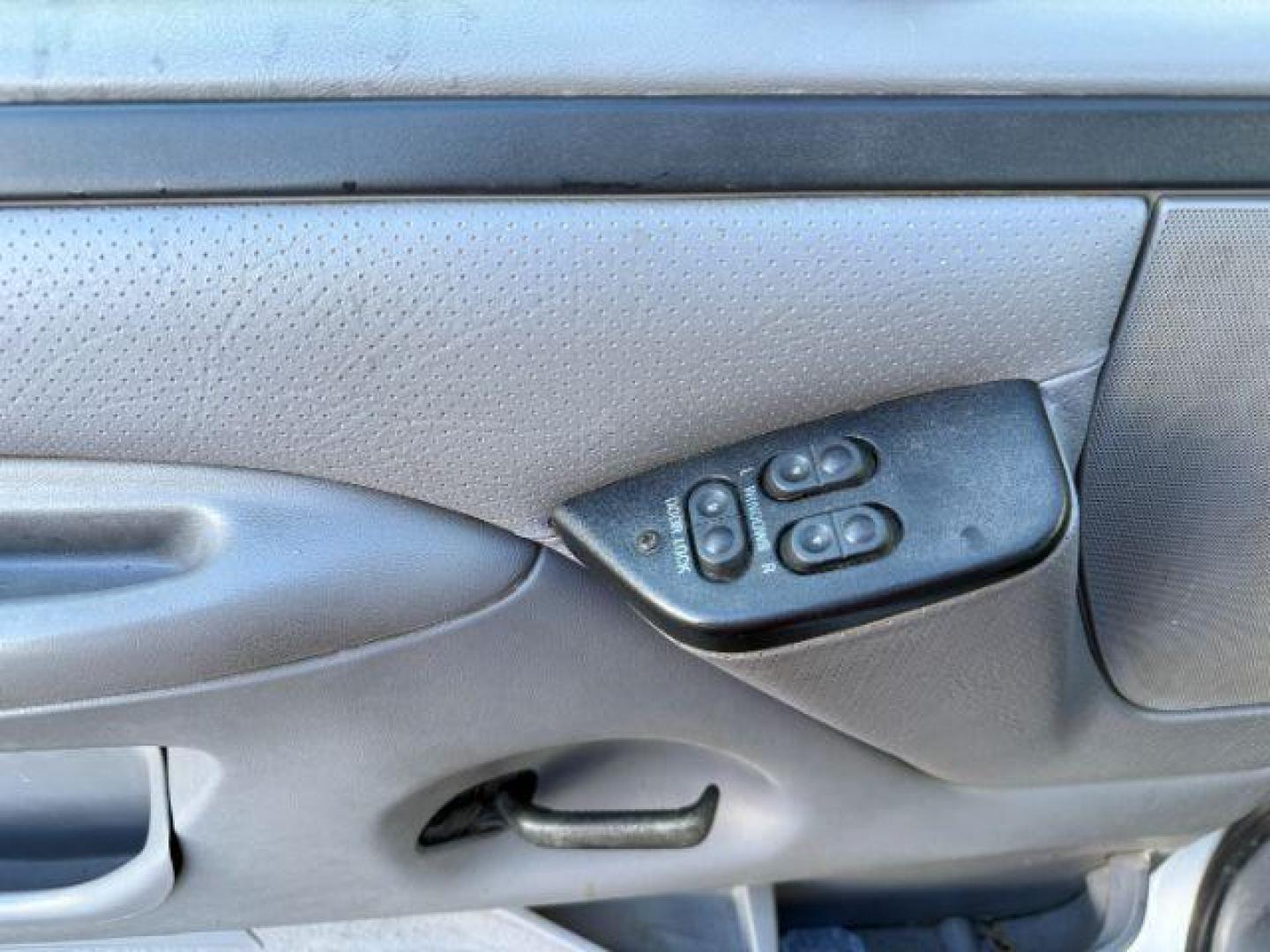 1996 WHITE/BLUE /CLOTH Ford F-250 (1FTHX26G6TE) with an 75L engine, Manual transmission, located at 1175 N Woodruff Ave, Idaho Falls, ID, 83401, 43.506901, -111.999657 - At Timberline Auto, finding a great deal on your next vehicle is always easy! Our experienced sales staff's goal is to help find you the right vehicle at the right price! Our knowledgeable finance department has options for almost any credit score. We offer extended service contract options to prote - Photo#35