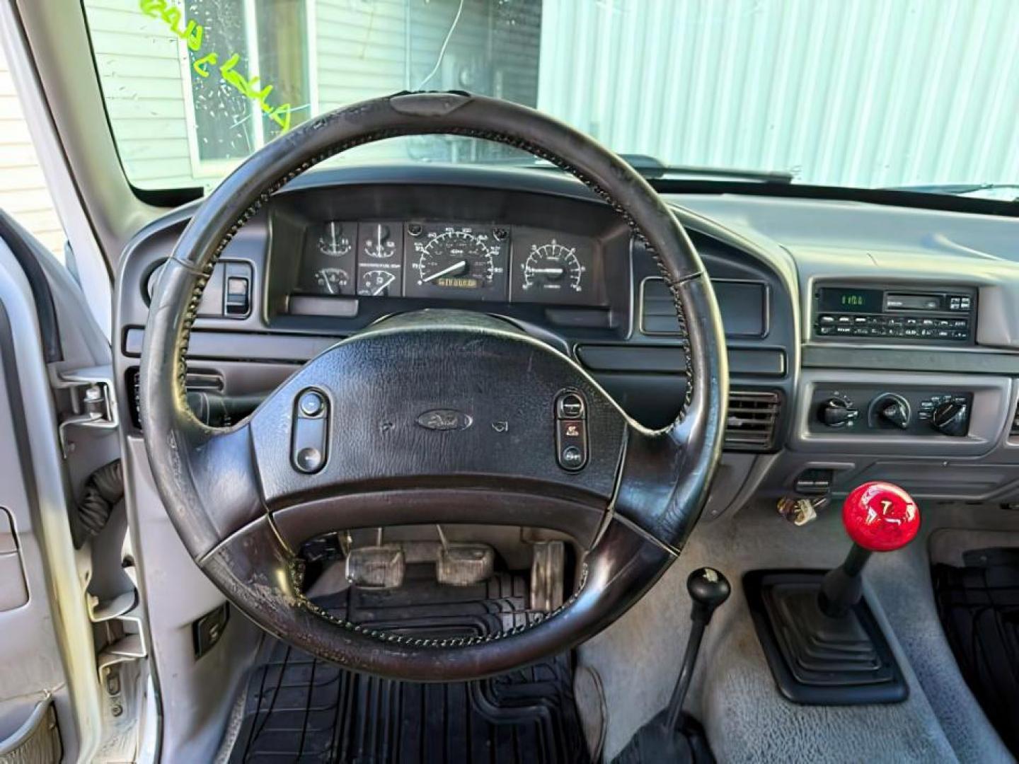 1996 WHITE/BLUE /CLOTH Ford F-250 (1FTHX26G6TE) with an 75L engine, Manual transmission, located at 1175 N Woodruff Ave, Idaho Falls, ID, 83401, 43.506901, -111.999657 - At Timberline Auto, finding a great deal on your next vehicle is always easy! Our experienced sales staff's goal is to help find you the right vehicle at the right price! Our knowledgeable finance department has options for almost any credit score. We offer extended service contract options to prote - Photo#13