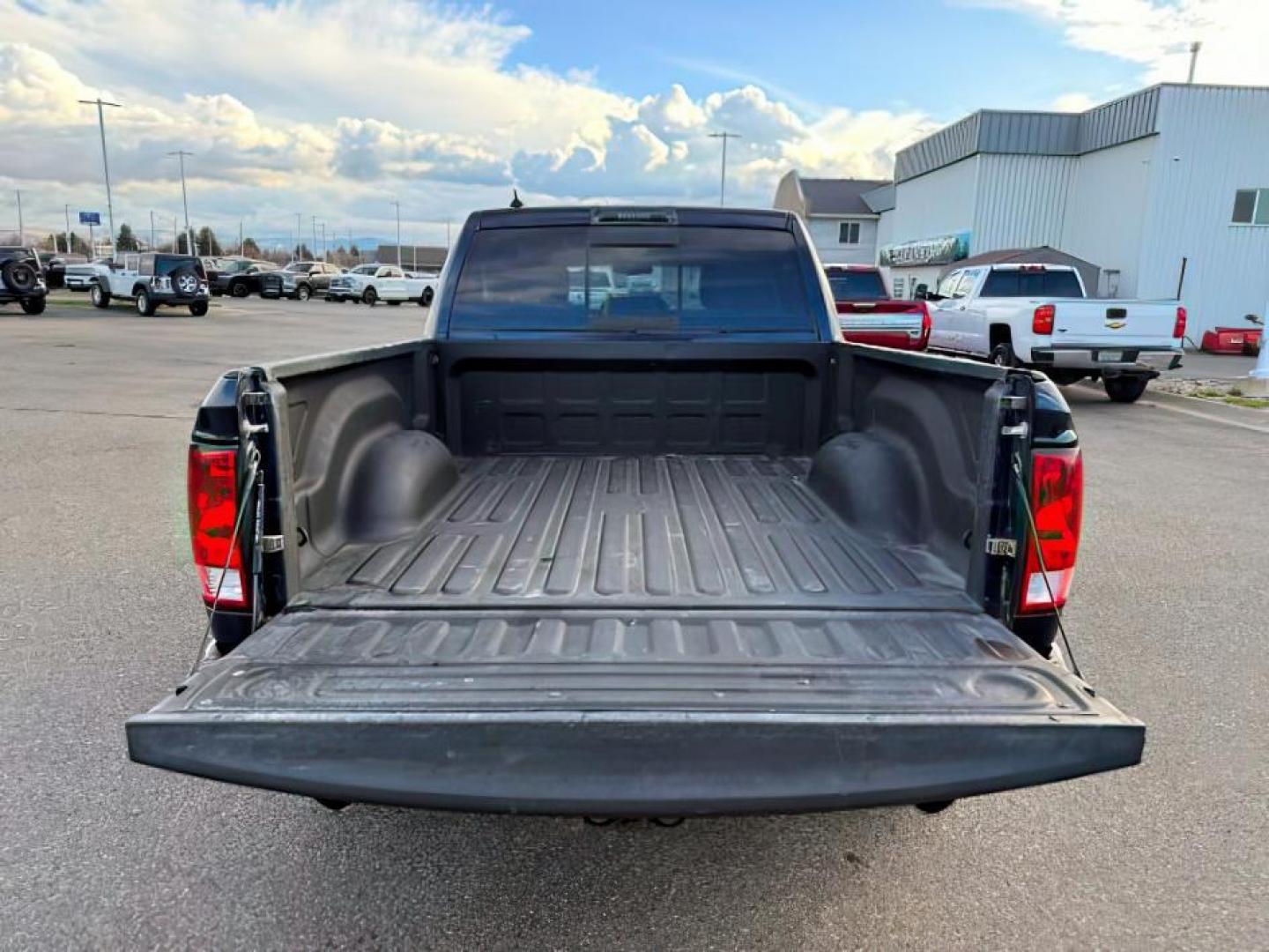 2016 BLUE /CLOTH Ram 1500 (1C6RR7TT0GS) with an 57 V8 engine, Automatic transmission, located at 1175 N Woodruff Ave, Idaho Falls, ID, 83401, 43.506901, -111.999657 - At Timberline Auto, finding a great deal on your next vehicle is always easy! Our experienced sales staff's goal is to help find you the right vehicle at the right price! Our knowledgeable finance department has options for almost any credit score. We offer extended service contract options to prote - Photo#5