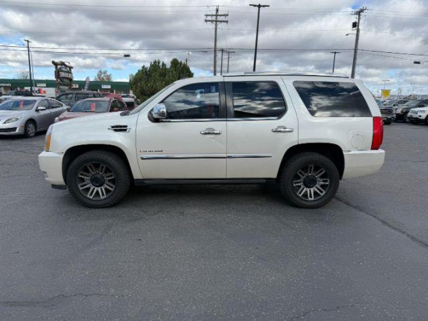 2011 WHITE /Ebony/Ebony Accents Cadillac Escalade (1GYS4CEF1BR) with an Vortec 62L V-8 variable valve control engine, Automatic transmission, located at 1175 N Woodruff Ave, Idaho Falls, ID, 83401, 43.506901, -111.999657 - At Timberline Auto, finding a great deal on your next vehicle is always easy! Our experienced sales staff's goal is to help find you the right vehicle at the right price! Our knowledgeable finance department has options for almost any credit score. We offer extended service contract options to prote - Photo#25