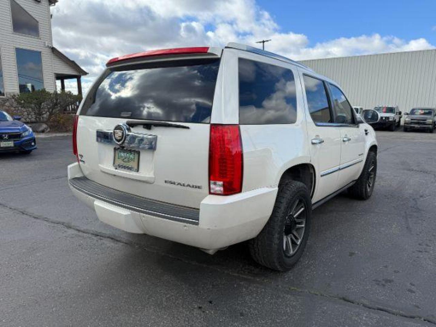 2011 WHITE /Ebony/Ebony Accents Cadillac Escalade (1GYS4CEF1BR) with an Vortec 62L V-8 variable valve control engine, Automatic transmission, located at 1175 N Woodruff Ave, Idaho Falls, ID, 83401, 43.506901, -111.999657 - At Timberline Auto, finding a great deal on your next vehicle is always easy! Our experienced sales staff's goal is to help find you the right vehicle at the right price! Our knowledgeable finance department has options for almost any credit score. We offer extended service contract options to prote - Photo#31
