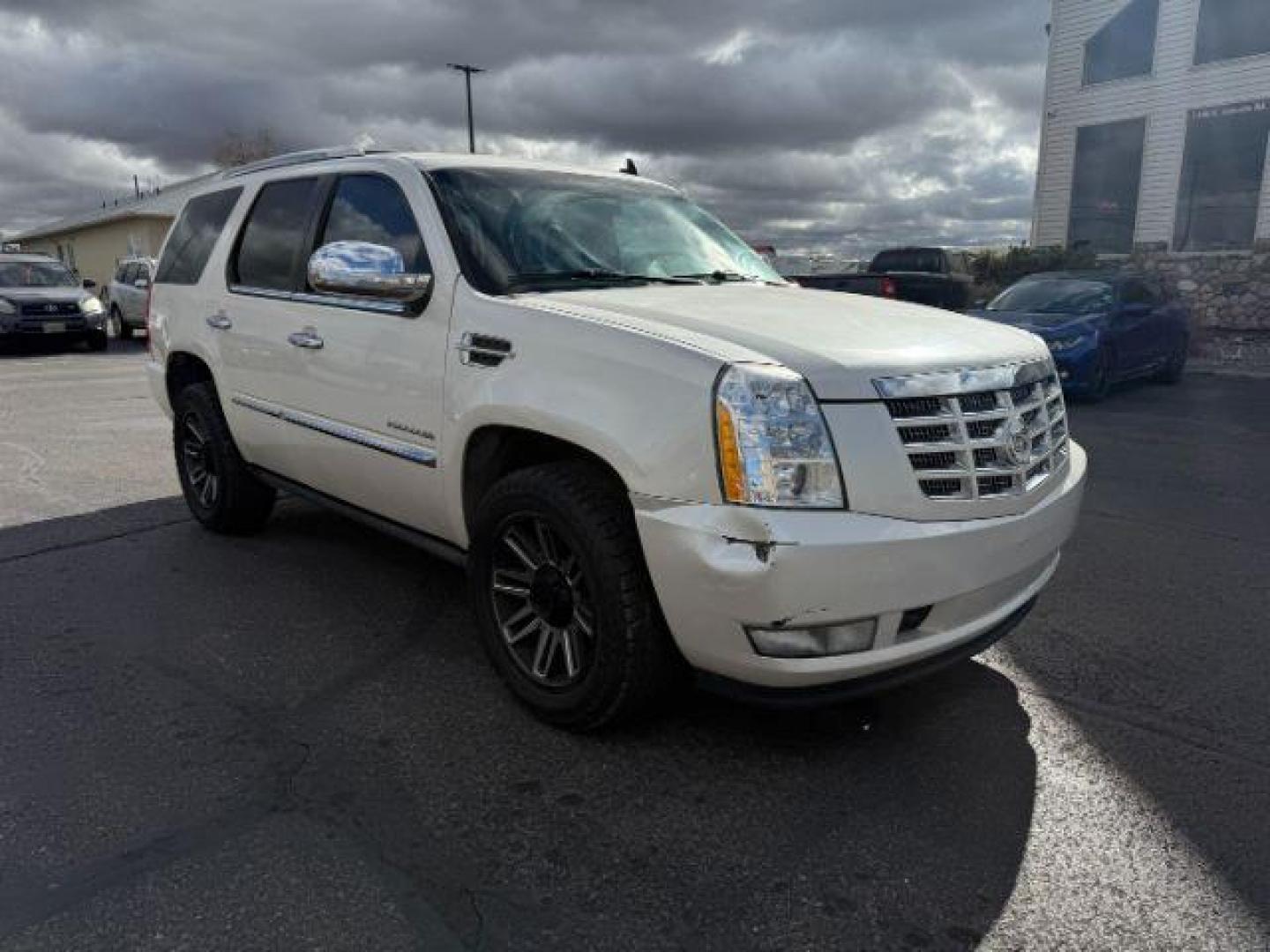 2011 WHITE /Ebony/Ebony Accents Cadillac Escalade (1GYS4CEF1BR) with an Vortec 62L V-8 variable valve control engine, Automatic transmission, located at 1175 N Woodruff Ave, Idaho Falls, ID, 83401, 43.506901, -111.999657 - At Timberline Auto, finding a great deal on your next vehicle is always easy! Our experienced sales staff's goal is to help find you the right vehicle at the right price! Our knowledgeable finance department has options for almost any credit score. We offer extended service contract options to prote - Photo#33