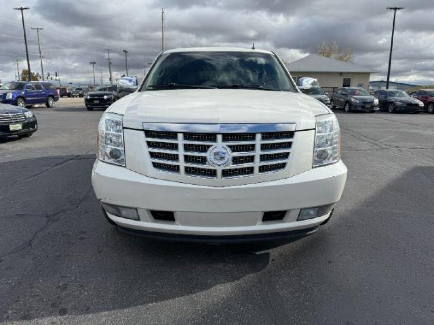 2011 WHITE /Ebony/Ebony Accents Cadillac Escalade (1GYS4CEF1BR) with an Vortec 62L V-8 variable valve control engine, Automatic transmission, located at 1175 N Woodruff Ave, Idaho Falls, ID, 83401, 43.506901, -111.999657 - At Timberline Auto, finding a great deal on your next vehicle is always easy! Our experienced sales staff's goal is to help find you the right vehicle at the right price! Our knowledgeable finance department has options for almost any credit score. We offer extended service contract options to prote - Photo#34