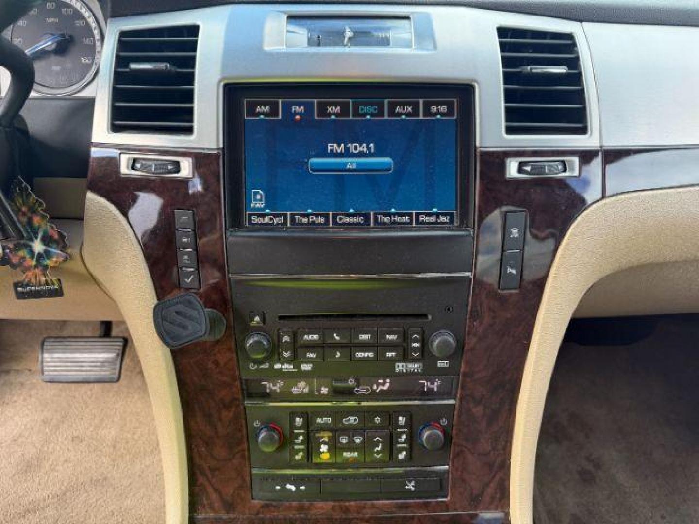 2011 WHITE /Ebony/Ebony Accents Cadillac Escalade (1GYS4CEF1BR) with an Vortec 62L V-8 variable valve control engine, Automatic transmission, located at 1175 N Woodruff Ave, Idaho Falls, ID, 83401, 43.506901, -111.999657 - At Timberline Auto, finding a great deal on your next vehicle is always easy! Our experienced sales staff's goal is to help find you the right vehicle at the right price! Our knowledgeable finance department has options for almost any credit score. We offer extended service contract options to prote - Photo#40