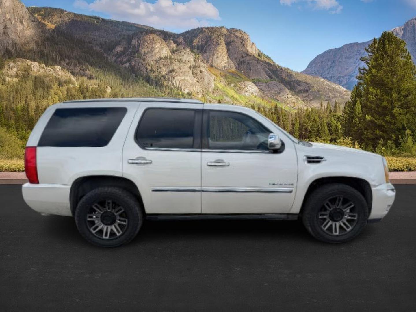 2011 WHITE /Ebony/Ebony Accents Cadillac Escalade (1GYS4CEF1BR) with an Vortec 62L V-8 variable valve control engine, Automatic transmission, located at 1175 N Woodruff Ave, Idaho Falls, ID, 83401, 43.506901, -111.999657 - At Timberline Auto, finding a great deal on your next vehicle is always easy! Our experienced sales staff's goal is to help find you the right vehicle at the right price! Our knowledgeable finance department has options for almost any credit score. We offer extended service contract options to prote - Photo#8