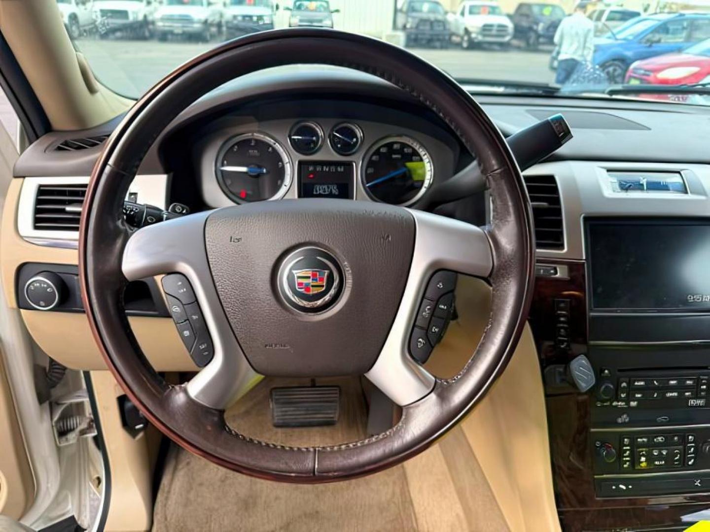 2011 WHITE /Ebony/Ebony Accents Cadillac Escalade (1GYS4CEF1BR) with an Vortec 62L V-8 variable valve control engine, Automatic transmission, located at 1175 N Woodruff Ave, Idaho Falls, ID, 83401, 43.506901, -111.999657 - At Timberline Auto, finding a great deal on your next vehicle is always easy! Our experienced sales staff's goal is to help find you the right vehicle at the right price! Our knowledgeable finance department has options for almost any credit score. We offer extended service contract options to prote - Photo#15