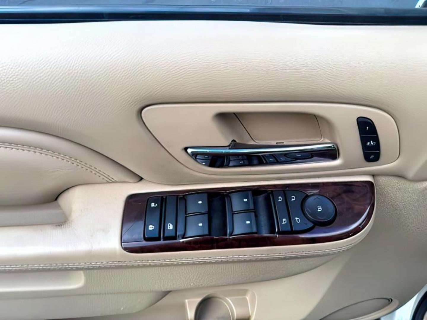 2011 WHITE /Ebony/Ebony Accents Cadillac Escalade (1GYS4CEF1BR) with an Vortec 62L V-8 variable valve control engine, Automatic transmission, located at 1175 N Woodruff Ave, Idaho Falls, ID, 83401, 43.506901, -111.999657 - At Timberline Auto, finding a great deal on your next vehicle is always easy! Our experienced sales staff's goal is to help find you the right vehicle at the right price! Our knowledgeable finance department has options for almost any credit score. We offer extended service contract options to prote - Photo#19