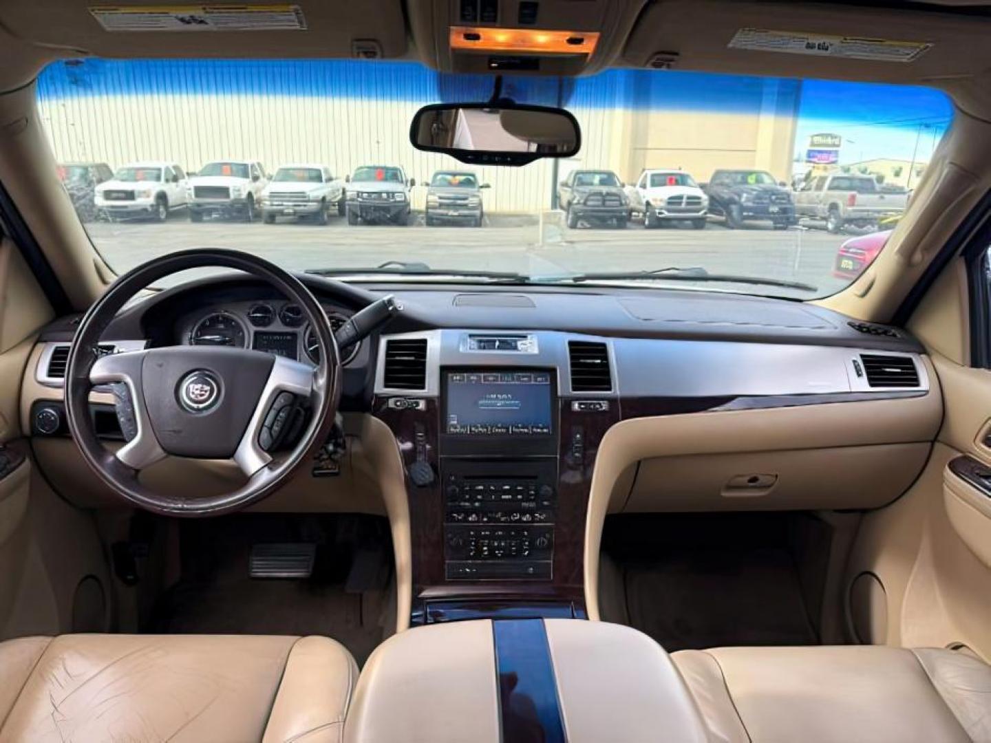 2011 WHITE /Ebony/Ebony Accents Cadillac Escalade (1GYS4CEF1BR) with an Vortec 62L V-8 variable valve control engine, Automatic transmission, located at 1175 N Woodruff Ave, Idaho Falls, ID, 83401, 43.506901, -111.999657 - At Timberline Auto, finding a great deal on your next vehicle is always easy! Our experienced sales staff's goal is to help find you the right vehicle at the right price! Our knowledgeable finance department has options for almost any credit score. We offer extended service contract options to prote - Photo#20