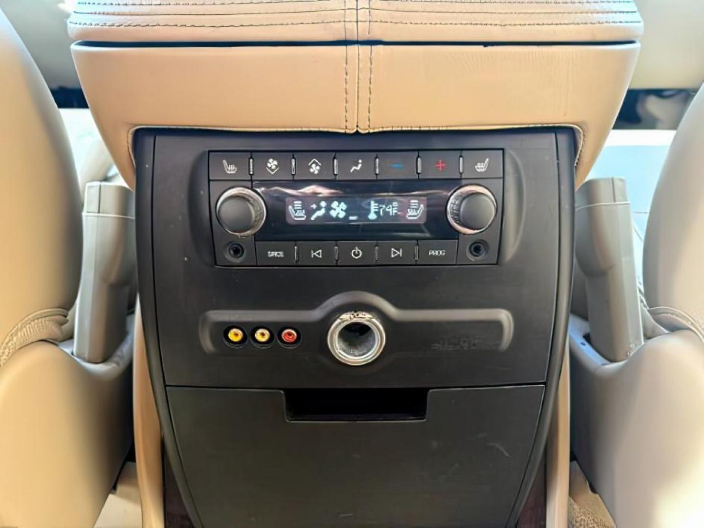 2011 WHITE /Ebony/Ebony Accents Cadillac Escalade (1GYS4CEF1BR) with an Vortec 62L V-8 variable valve control engine, Automatic transmission, located at 1175 N Woodruff Ave, Idaho Falls, ID, 83401, 43.506901, -111.999657 - At Timberline Auto, finding a great deal on your next vehicle is always easy! Our experienced sales staff's goal is to help find you the right vehicle at the right price! Our knowledgeable finance department has options for almost any credit score. We offer extended service contract options to prote - Photo#21