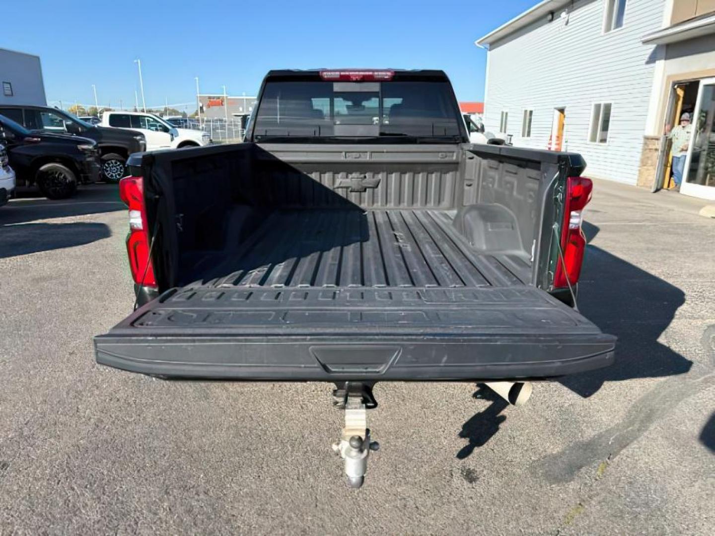 2021 BLACK /Jet Black Chevrolet Silverado 3500HD (1GC4YUEY4MF) with an Duramax 66L V-8 diesel direct injection engine, Automatic transmission, located at 1175 N Woodruff Ave, Idaho Falls, ID, 83401, 43.506901, -111.999657 - At Timberline Auto, finding a great deal on your next vehicle is always easy! Our experienced sales staff's goal is to help find you the right vehicle at the right price! Our knowledgeable finance department has options for almost any credit score. We offer extended service contract options to prote - Photo#5