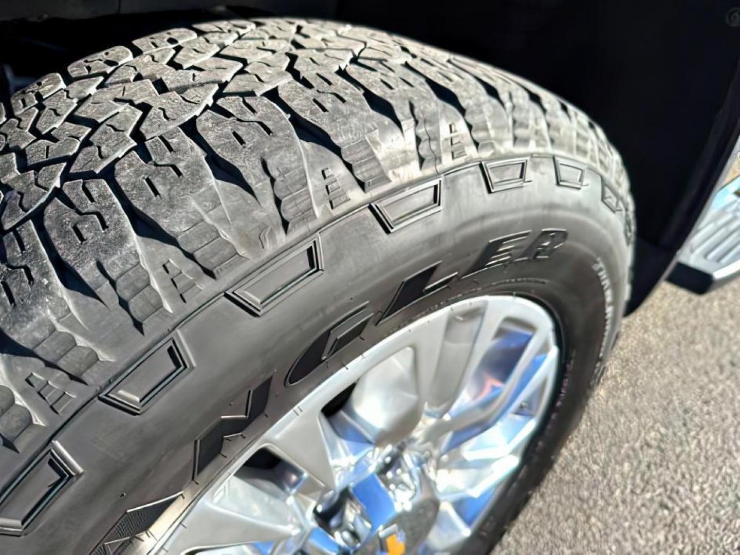 2021 BLACK /Jet Black Chevrolet Silverado 3500HD (1GC4YUEY4MF) with an Duramax 66L V-8 diesel direct injection engine, Automatic transmission, located at 1175 N Woodruff Ave, Idaho Falls, ID, 83401, 43.506901, -111.999657 - At Timberline Auto, finding a great deal on your next vehicle is always easy! Our experienced sales staff's goal is to help find you the right vehicle at the right price! Our knowledgeable finance department has options for almost any credit score. We offer extended service contract options to prote - Photo#10