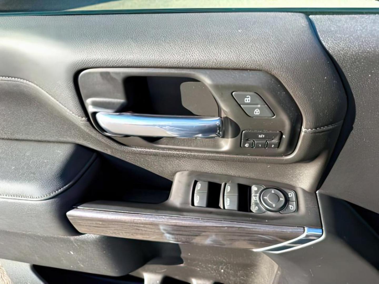 2021 BLACK /Jet Black Chevrolet Silverado 3500HD (1GC4YUEY4MF) with an Duramax 66L V-8 diesel direct injection engine, Automatic transmission, located at 1175 N Woodruff Ave, Idaho Falls, ID, 83401, 43.506901, -111.999657 - At Timberline Auto, finding a great deal on your next vehicle is always easy! Our experienced sales staff's goal is to help find you the right vehicle at the right price! Our knowledgeable finance department has options for almost any credit score. We offer extended service contract options to prote - Photo#21