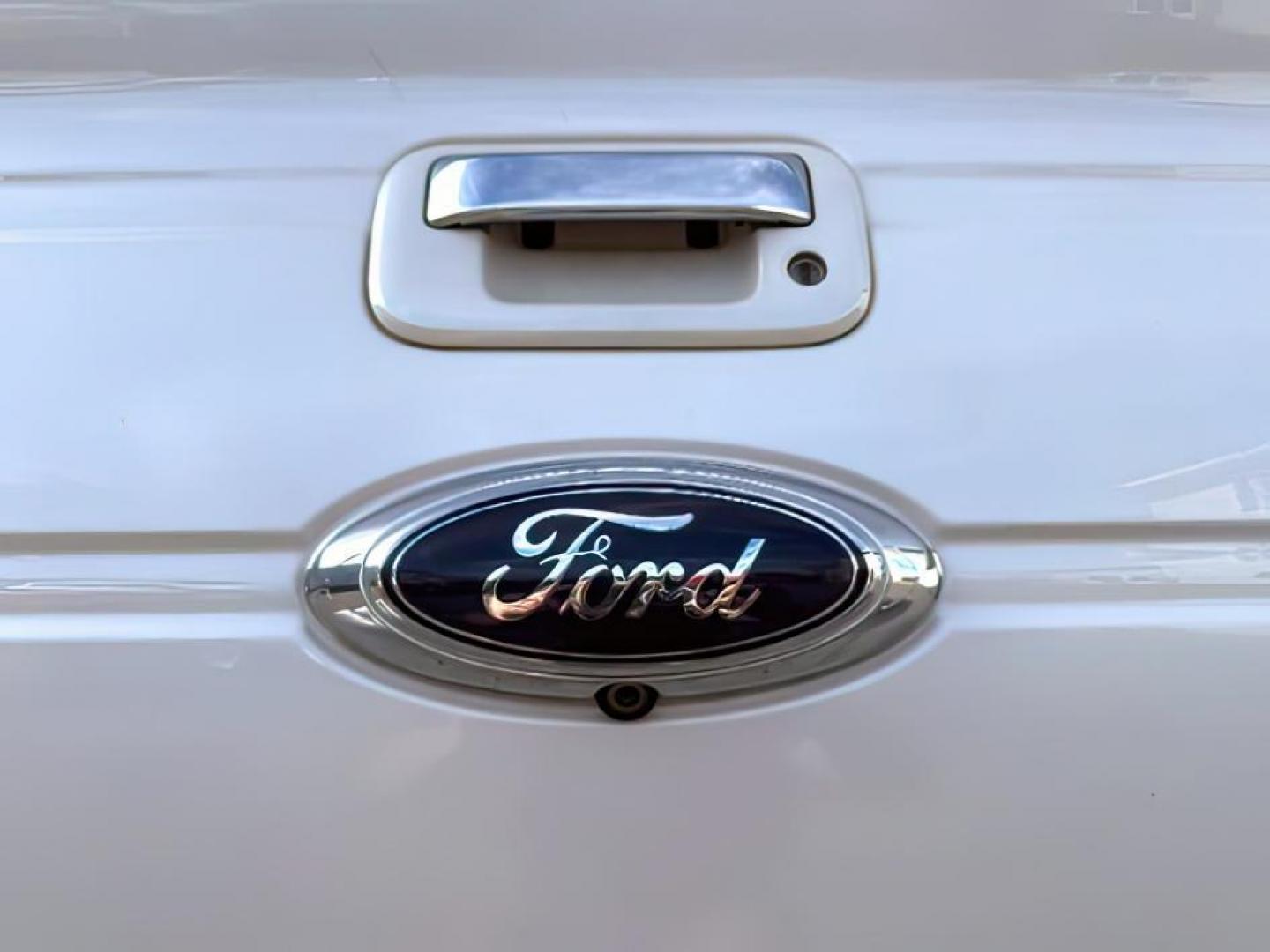 2013 WHITE /LIMITED Ford F-150 LIMITED (1FTFW1ET7DF) with an 3.5L V6 engine, AUTOMATIC transmission, located at 1235 N Woodruff Ave., Idaho Falls, 83401, (208) 523-1053, 43.507172, -112.000488 - At Timberline Auto, finding a great deal on your next vehicle is always easy! Our experienced sales staff's goal is to help find you the right vehicle at the right price! Our knowledgeable finance department has options for almost any credit score. We offer extended service contract options to prote - Photo#4