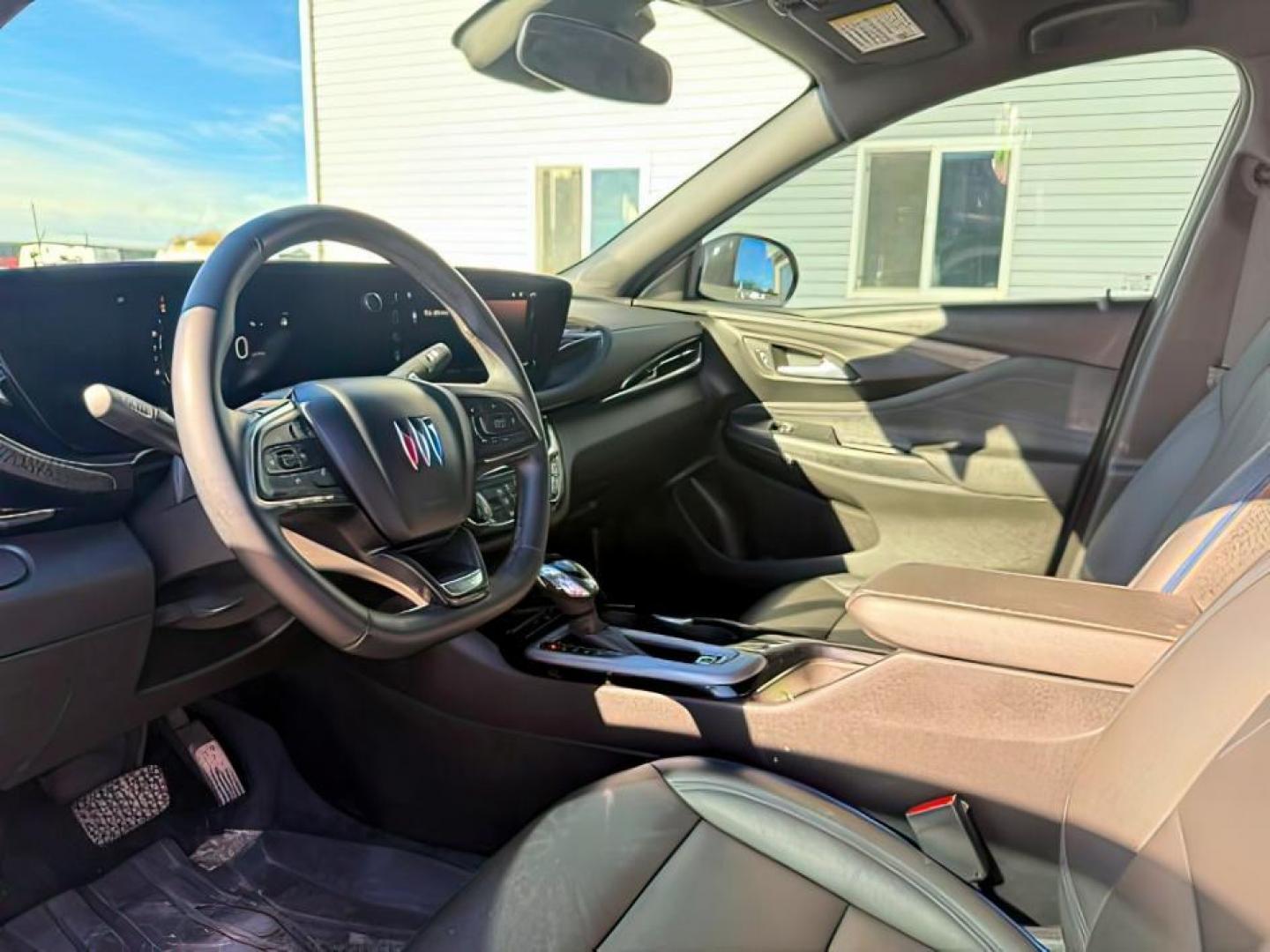 2024 Summit White /Ebony w/Santorini Blue Stitching Buick Envista (KL47LBE22RB) with an Ecotec 12L I-3 gasoline direct injection engine, Automatic transmission, located at 1175 N Woodruff Ave, Idaho Falls, ID, 83401, 43.506901, -111.999657 - At Timberline Auto, finding a great deal on your next vehicle is always easy! Our experienced sales staff's goal is to help find you the right vehicle at the right price! Our knowledgeable finance department has options for almost any credit score. We offer extended service contract options to prote - Photo#11