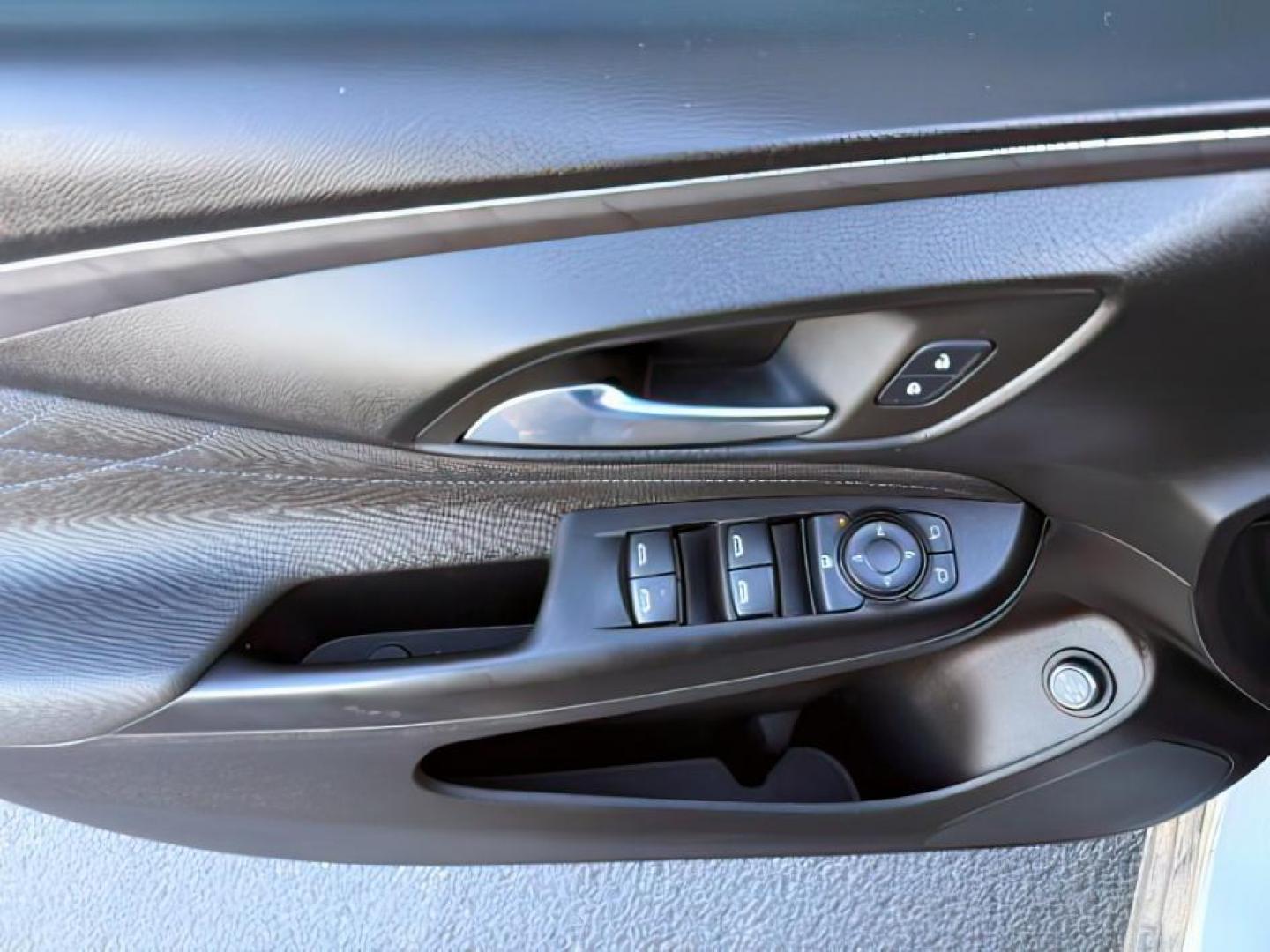 2024 Summit White /Ebony w/Santorini Blue Stitching Buick Envista (KL47LBE22RB) with an Ecotec 12L I-3 gasoline direct injection engine, Automatic transmission, located at 1175 N Woodruff Ave, Idaho Falls, ID, 83401, 43.506901, -111.999657 - At Timberline Auto, finding a great deal on your next vehicle is always easy! Our experienced sales staff's goal is to help find you the right vehicle at the right price! Our knowledgeable finance department has options for almost any credit score. We offer extended service contract options to prote - Photo#17