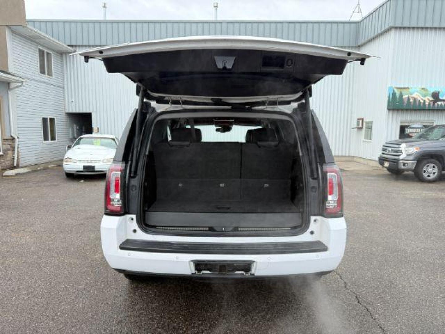 2017 WHITE /Jet Black GMC Yukon (1GKS2BKC7HR) with an EcoTec3 53L V-8 gasoline direct injection engine, Automatic transmission, located at 1175 N Woodruff Ave, Idaho Falls, ID, 83401, 43.506901, -111.999657 - At Timberline Auto, finding a great deal on your next vehicle is always easy! Our experienced sales staff's goal is to help find you the right vehicle at the right price! Our knowledgeable finance department has options for almost any credit score. We offer extended service contract options to prote - Photo#37