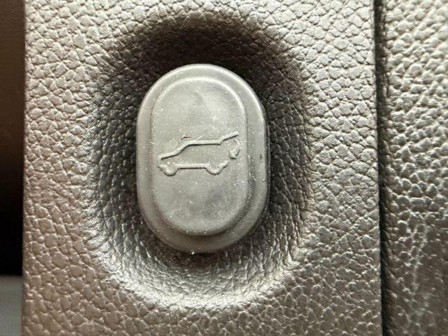 2017 WHITE /Jet Black GMC Yukon (1GKS2BKC7HR) with an EcoTec3 53L V-8 gasoline direct injection engine, Automatic transmission, located at 1175 N Woodruff Ave, Idaho Falls, ID, 83401, 43.506901, -111.999657 - At Timberline Auto, finding a great deal on your next vehicle is always easy! Our experienced sales staff's goal is to help find you the right vehicle at the right price! Our knowledgeable finance department has options for almost any credit score. We offer extended service contract options to prote - Photo#38