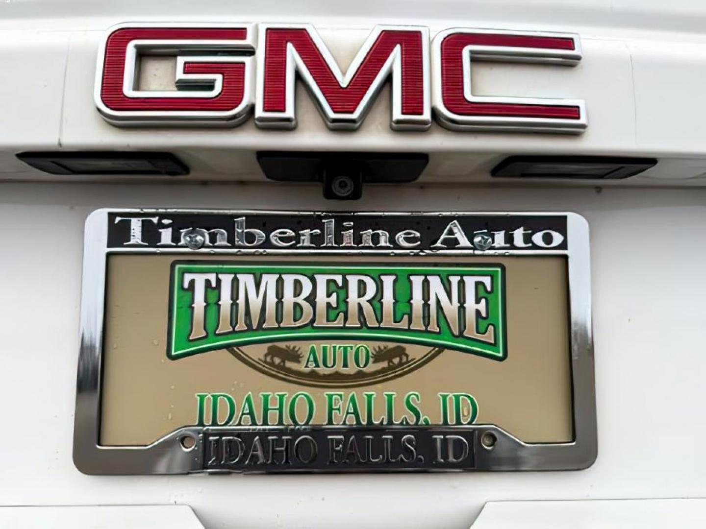 2017 WHITE /Jet Black GMC Yukon (1GKS2BKC7HR) with an EcoTec3 53L V-8 gasoline direct injection engine, Automatic transmission, located at 1175 N Woodruff Ave, Idaho Falls, ID, 83401, 43.506901, -111.999657 - At Timberline Auto, finding a great deal on your next vehicle is always easy! Our experienced sales staff's goal is to help find you the right vehicle at the right price! Our knowledgeable finance department has options for almost any credit score. We offer extended service contract options to prote - Photo#4